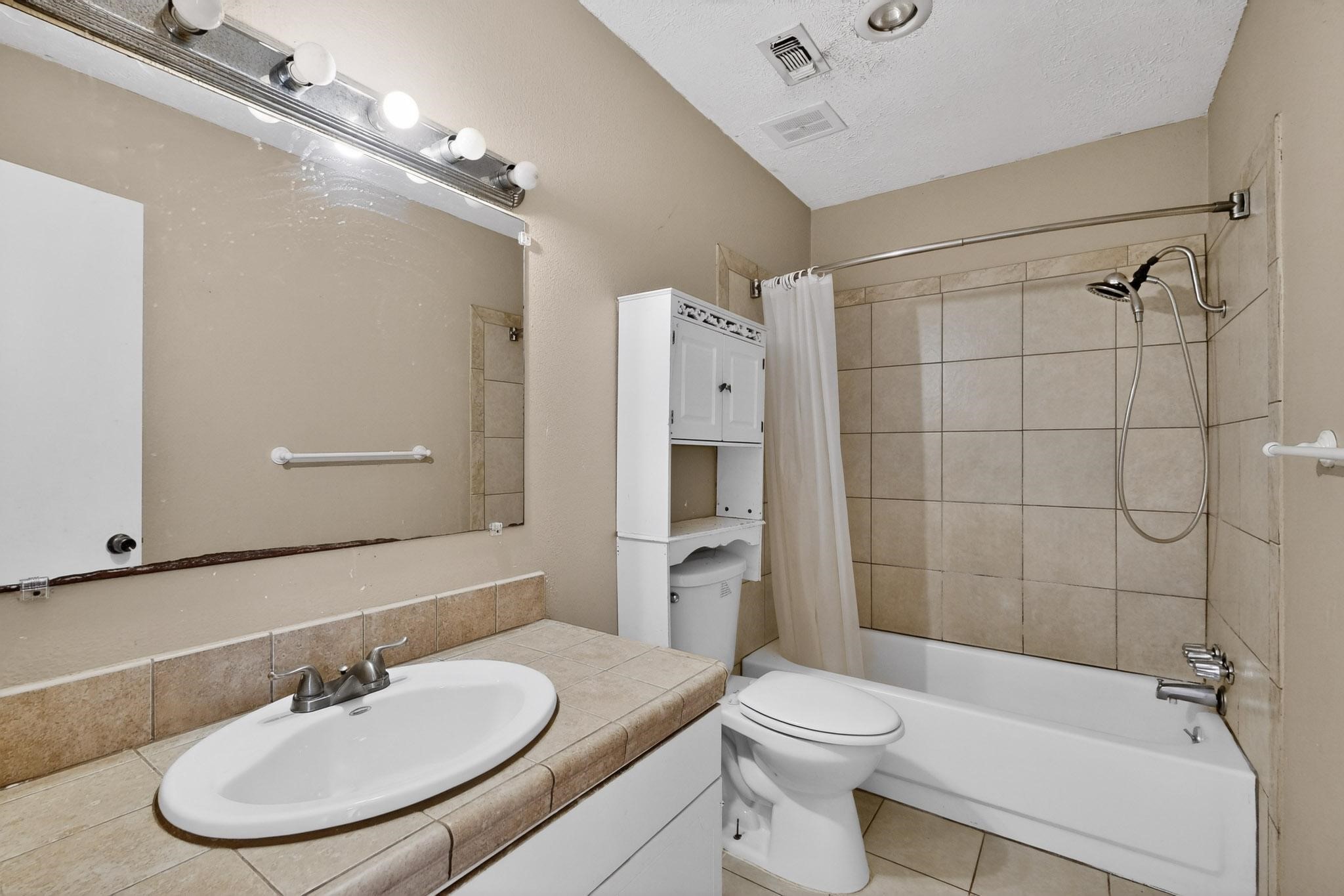 8 W Townhouse Lane Grand Prairie TX 75052
