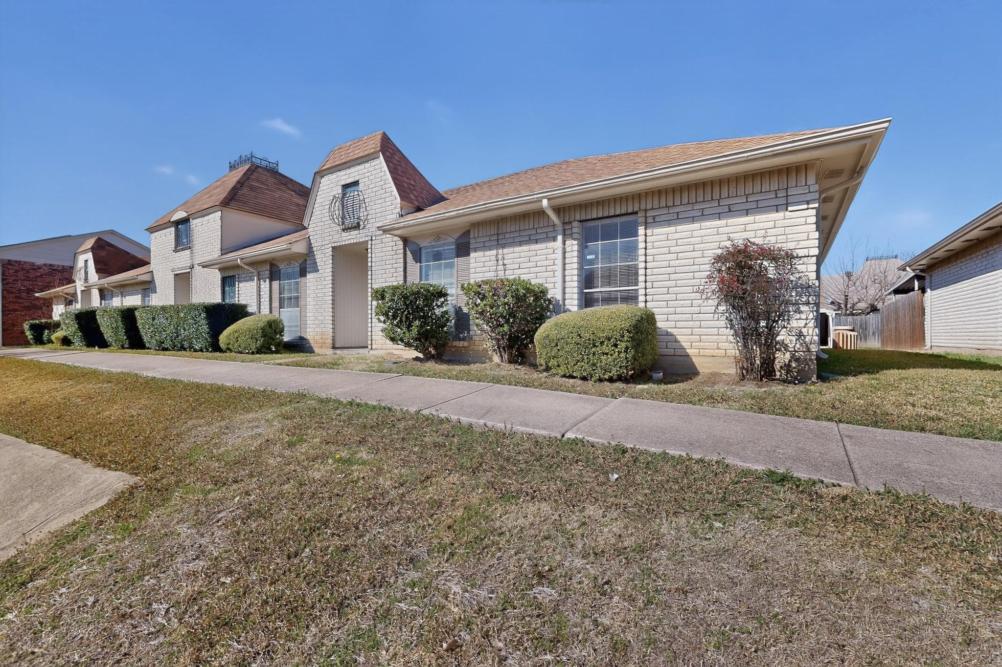 8 W Townhouse Lane Grand Prairie TX 75052