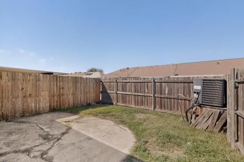 8 W Townhouse Lane Grand Prairie TX 75052