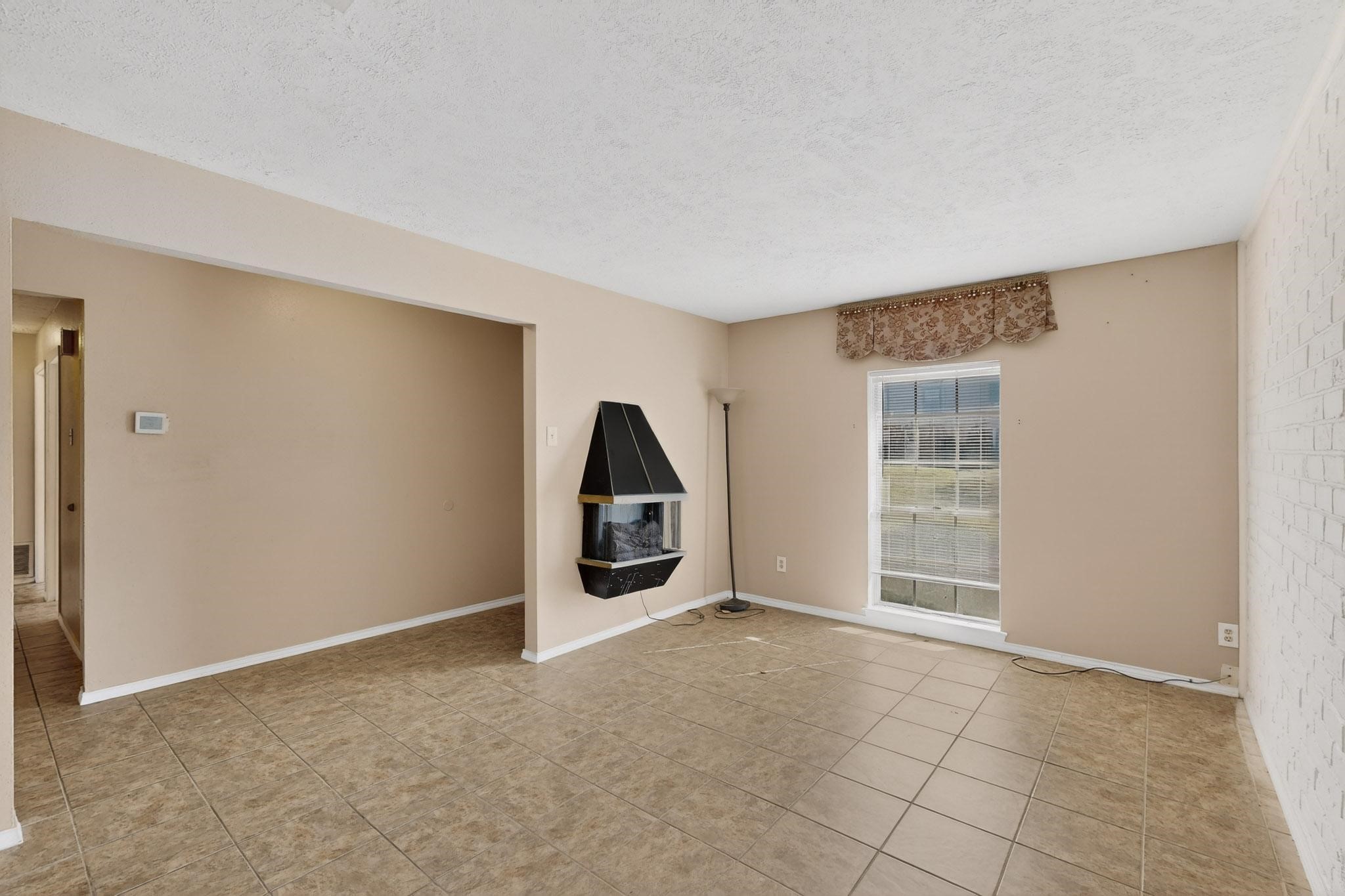 8 W Townhouse Lane Grand Prairie TX 75052