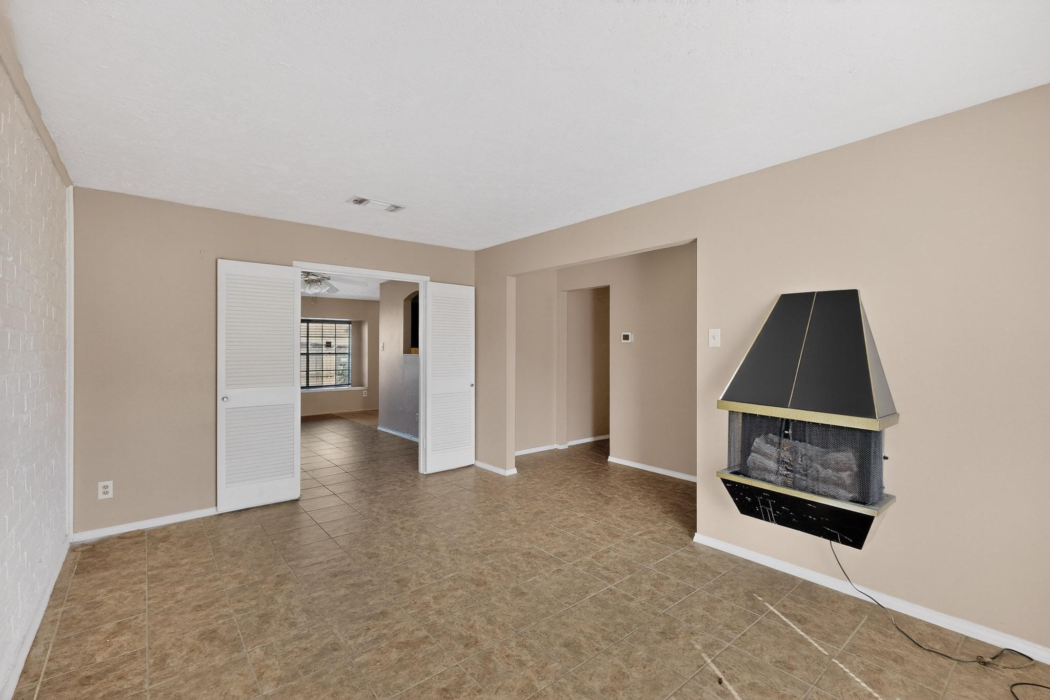 8 W Townhouse Lane Grand Prairie TX 75052