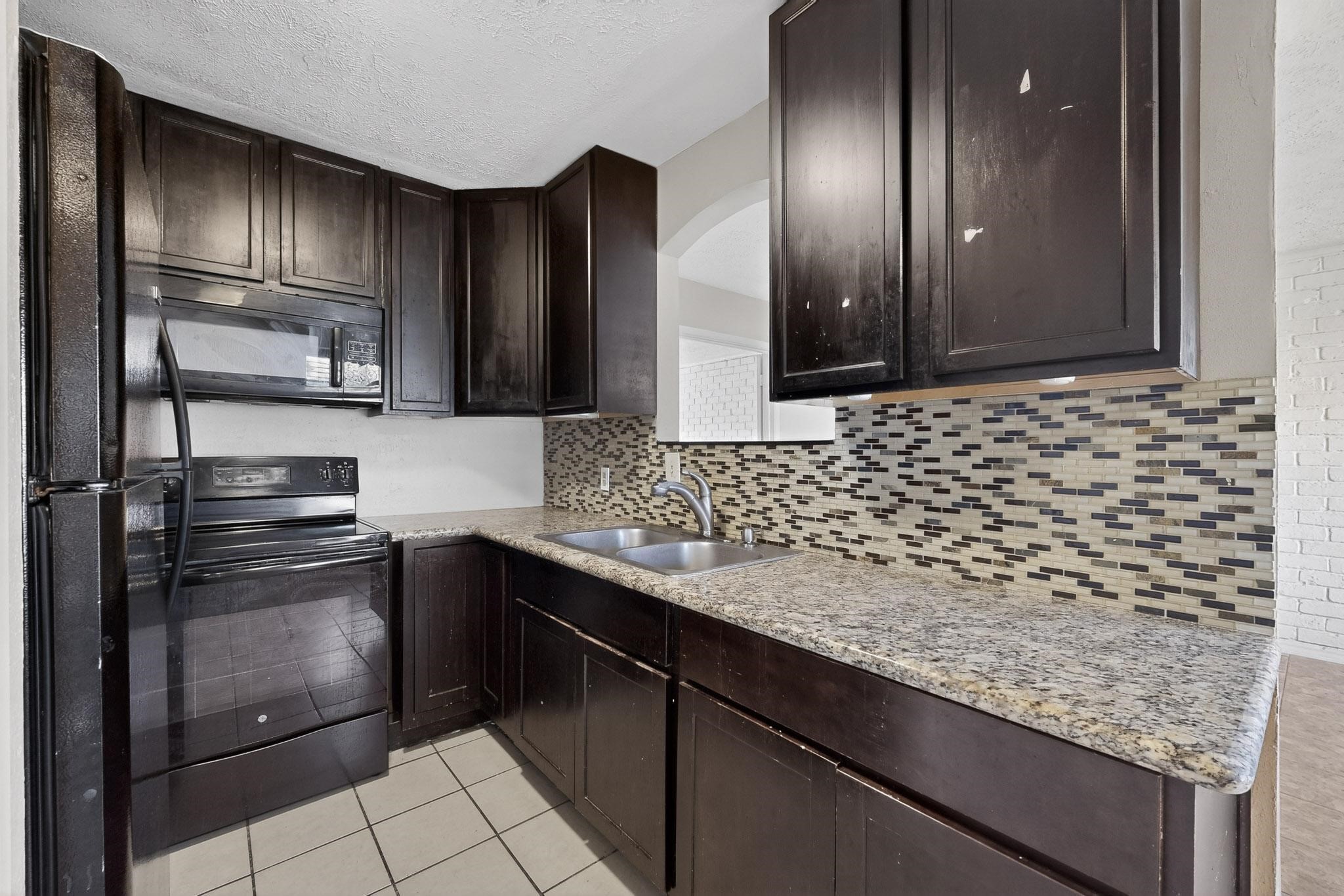 8 W Townhouse Lane Grand Prairie TX 75052