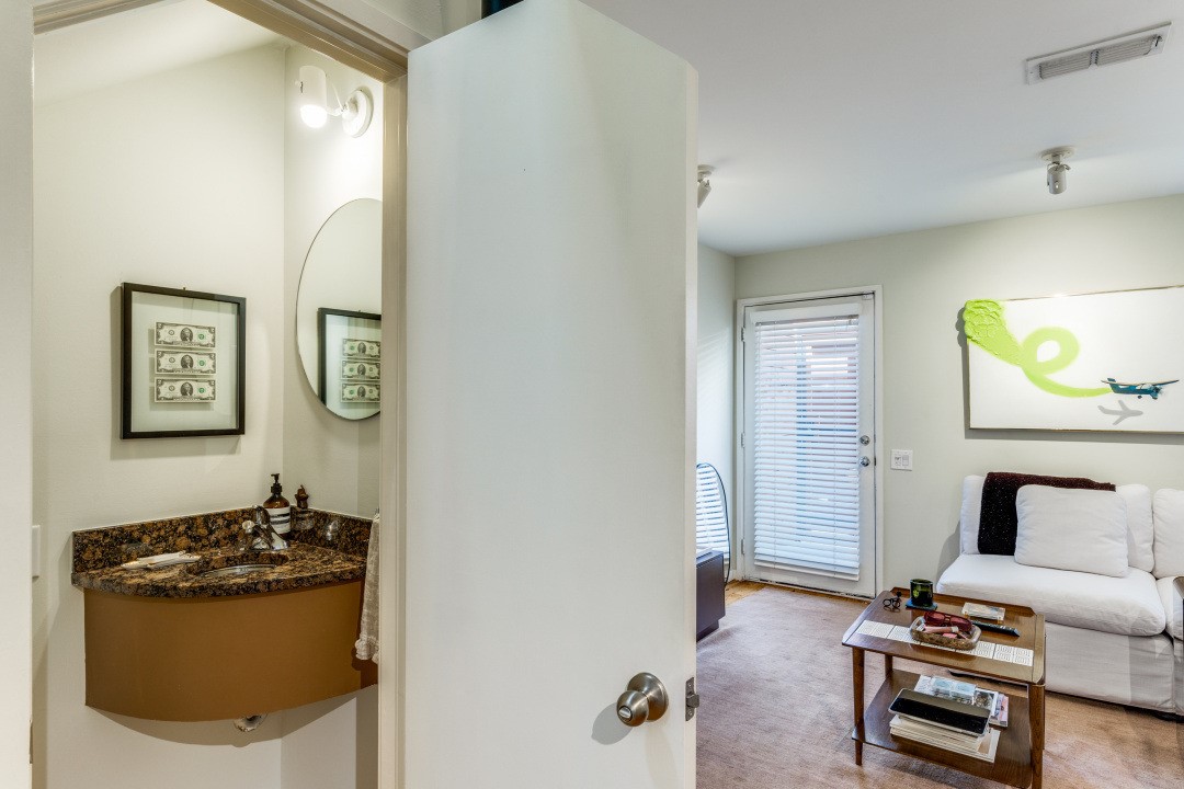 4242 Buena Vista Street Dallas TX 75205