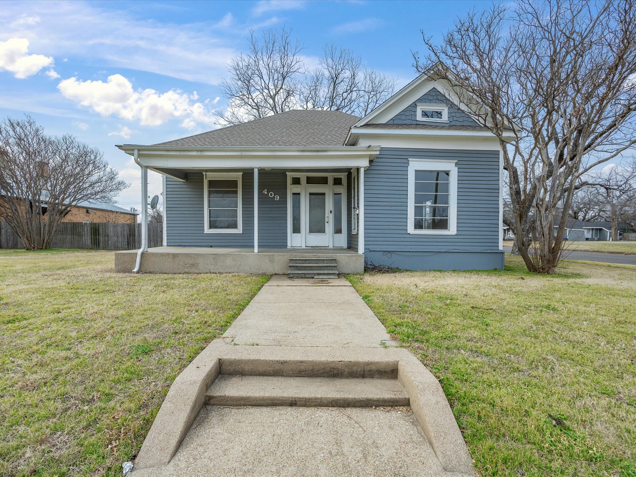 409 NW Main Street Ennis TX 75119