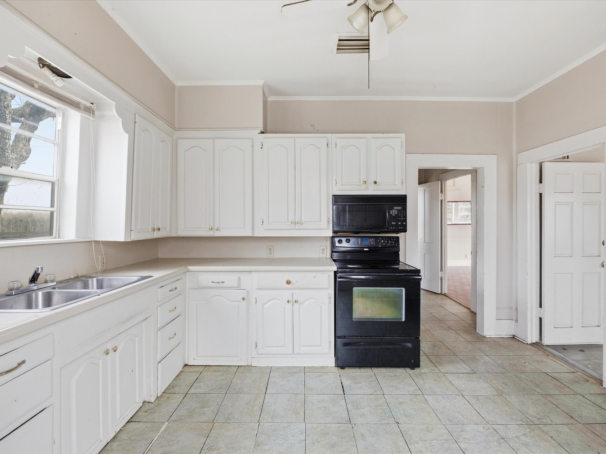409 NW Main Street Ennis TX 75119