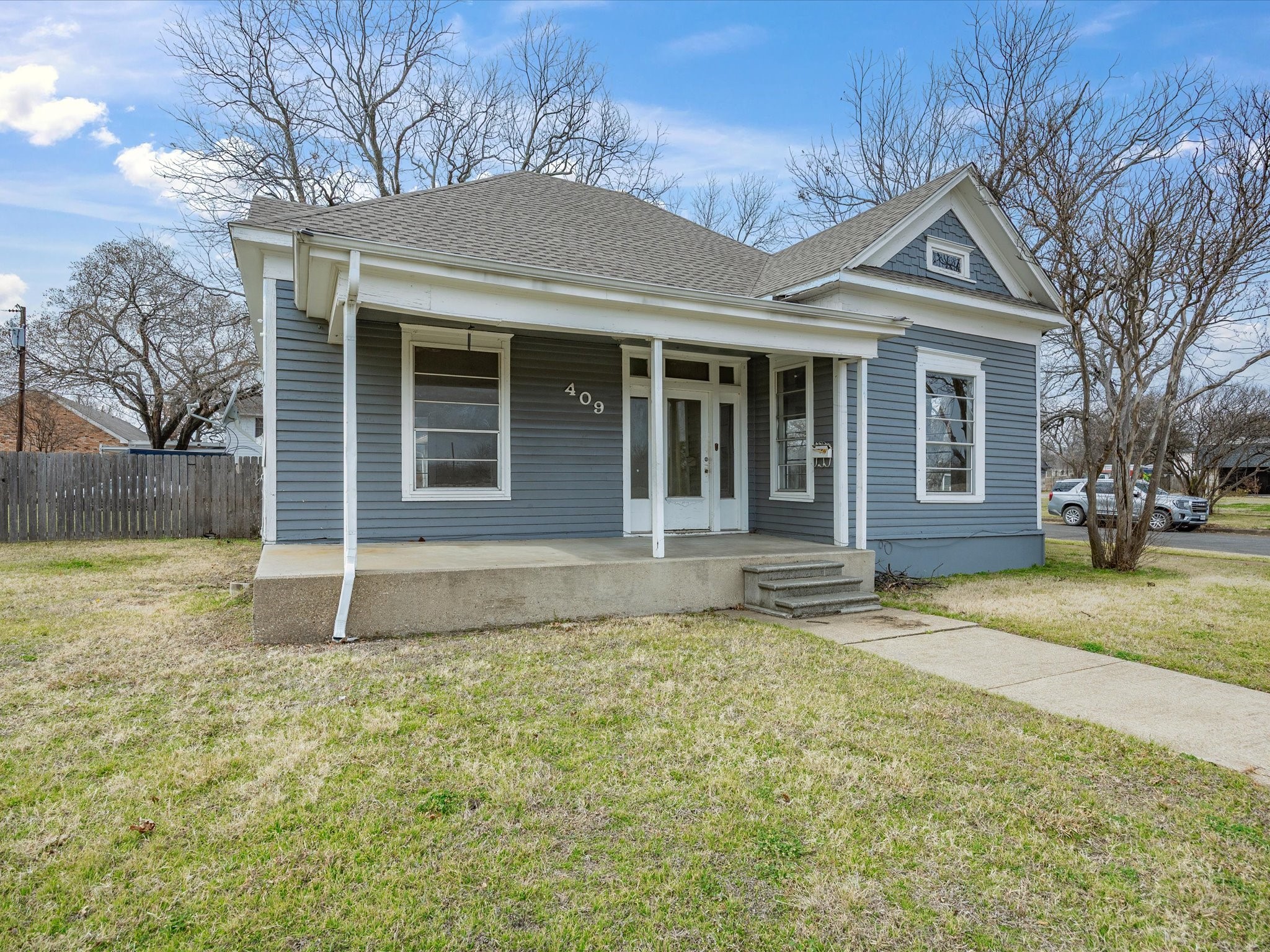 409 NW Main Street Ennis TX 75119