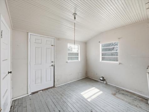 409 NW Main Street Ennis TX 75119