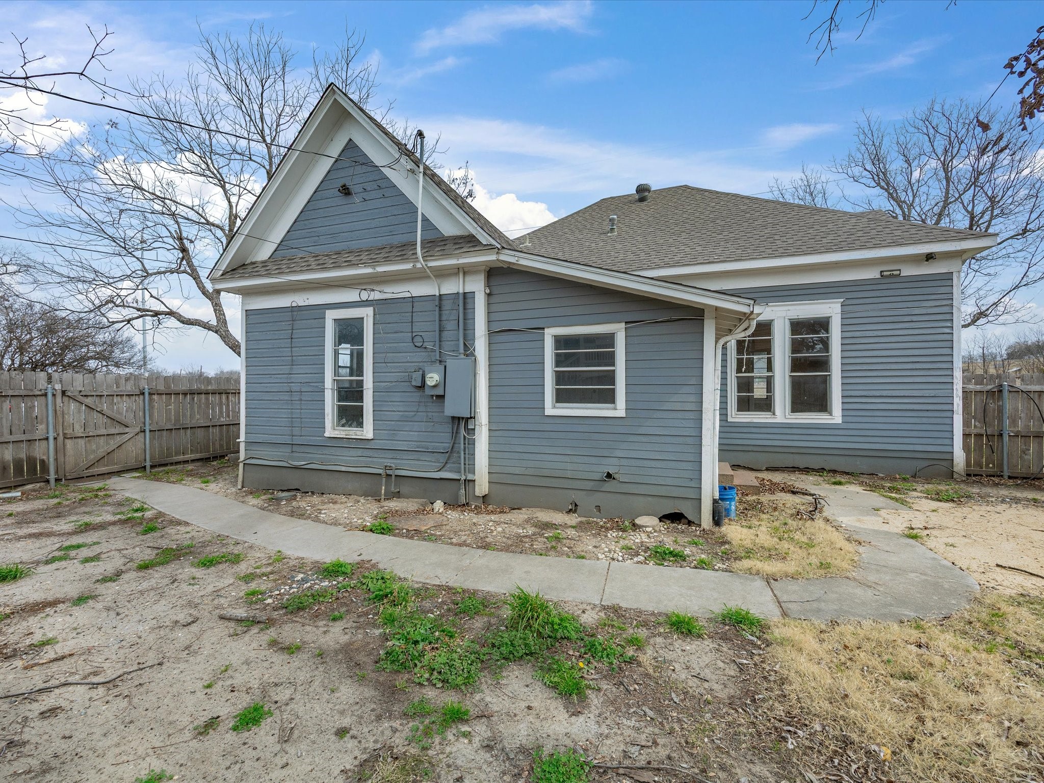 409 NW Main Street Ennis TX 75119