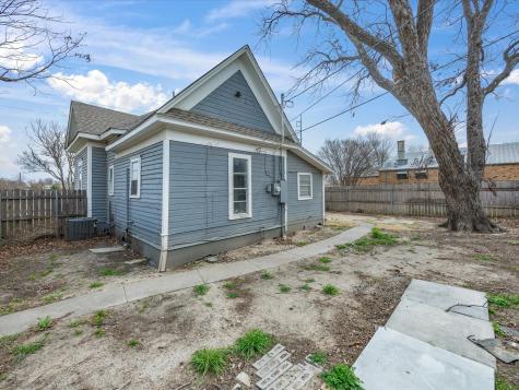 409 NW Main Street Ennis TX 75119