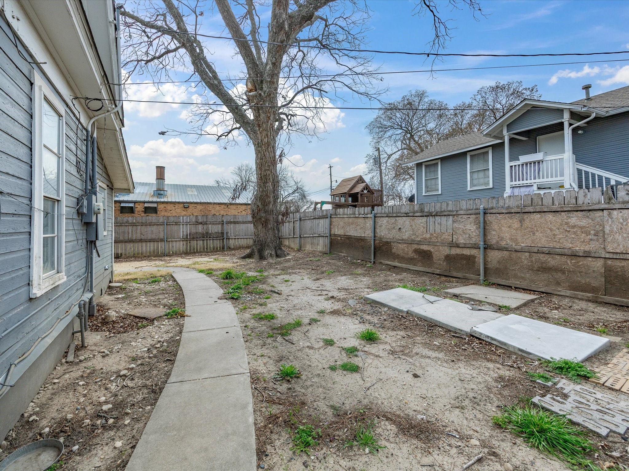 409 NW Main Street Ennis TX 75119