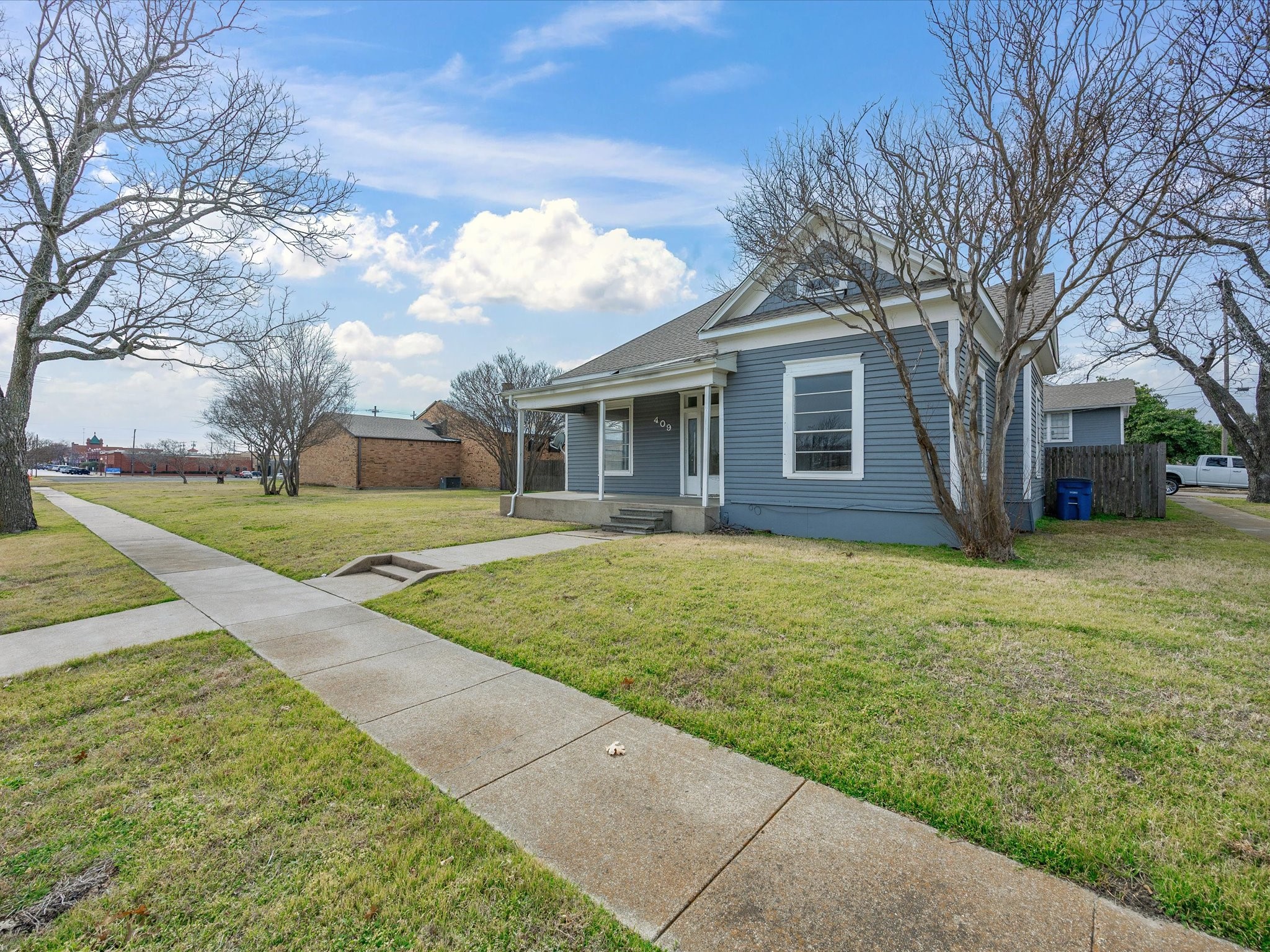 409 NW Main Street Ennis TX 75119