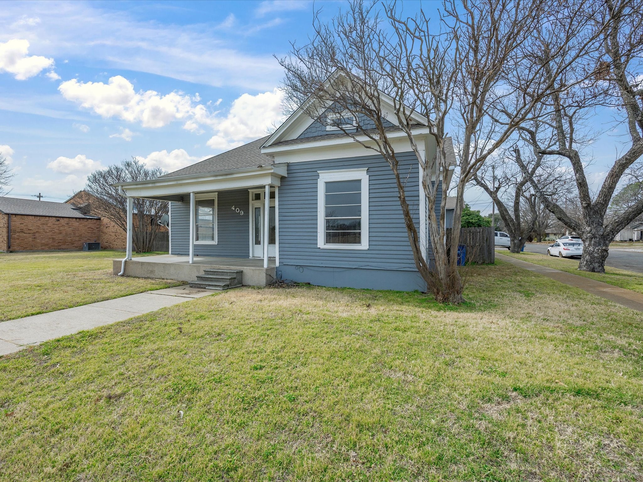 409 NW Main Street Ennis TX 75119