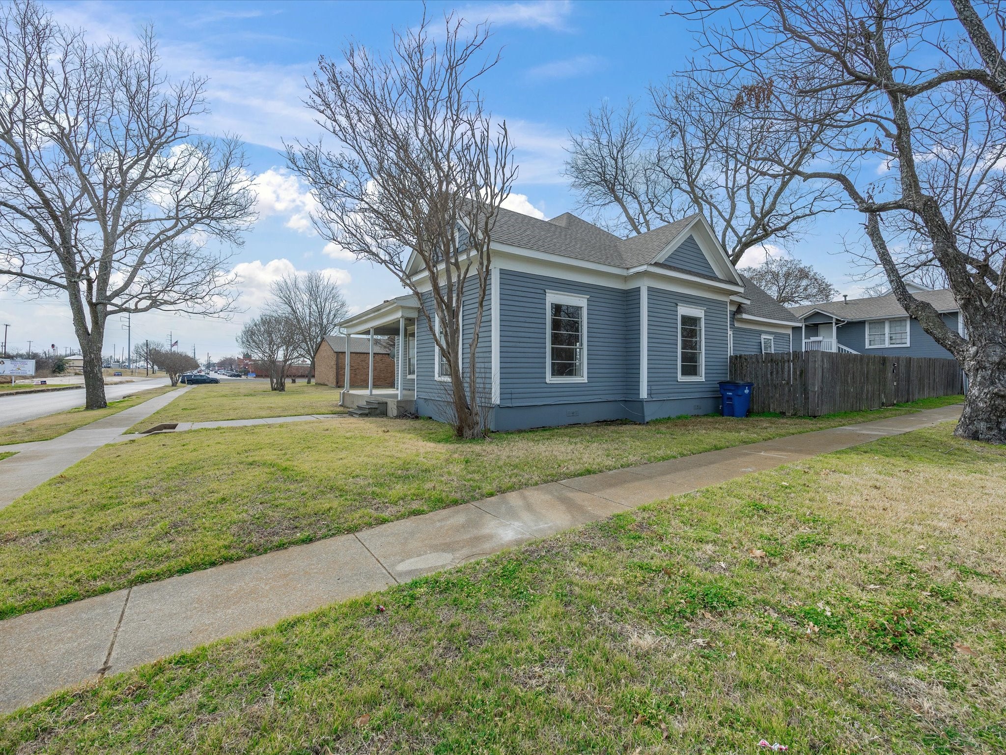 409 NW Main Street Ennis TX 75119