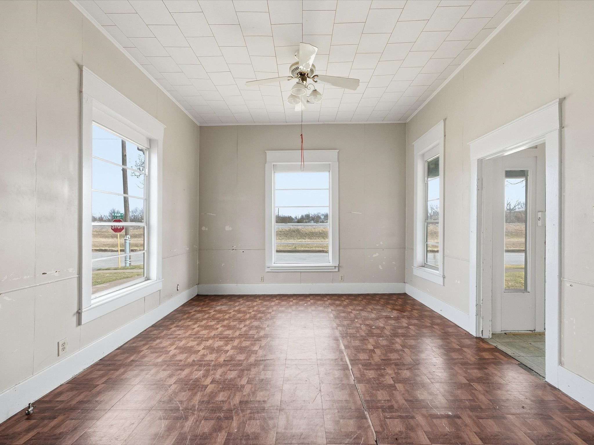 409 NW Main Street Ennis TX 75119
