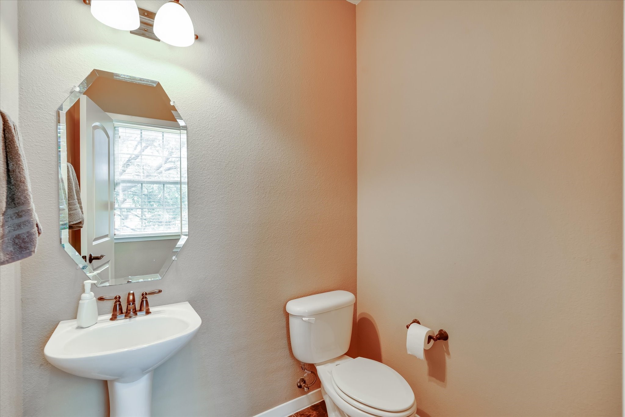 3912 Amberwood Drive Addison TX 75001