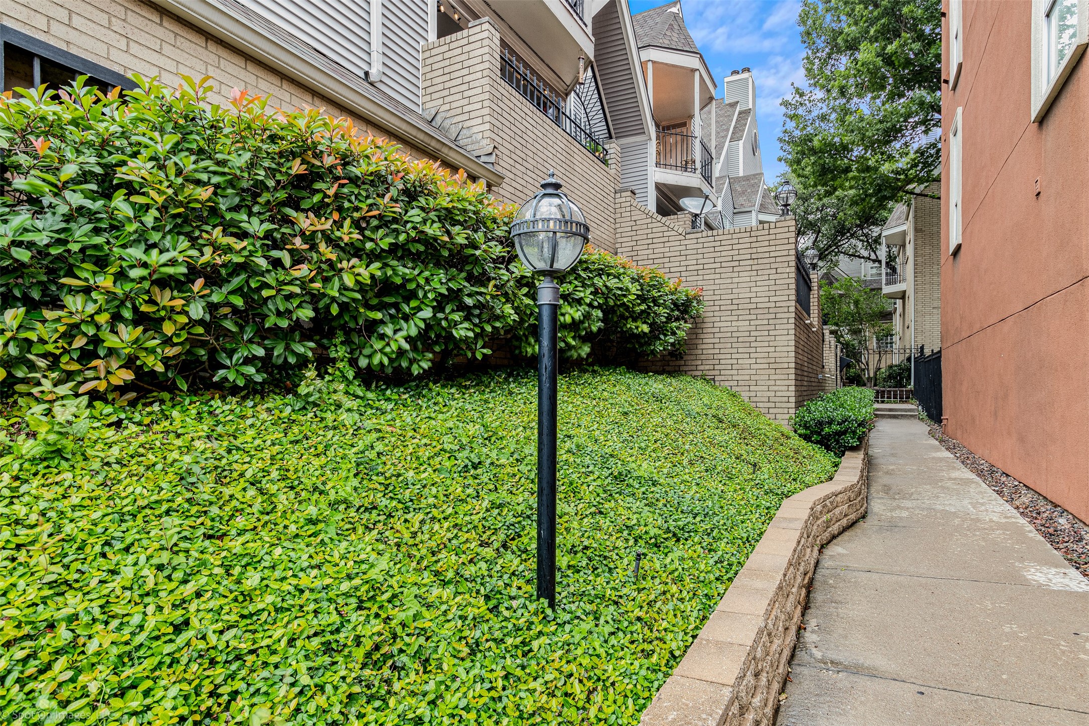 1010 Allen Street Dallas TX 75204