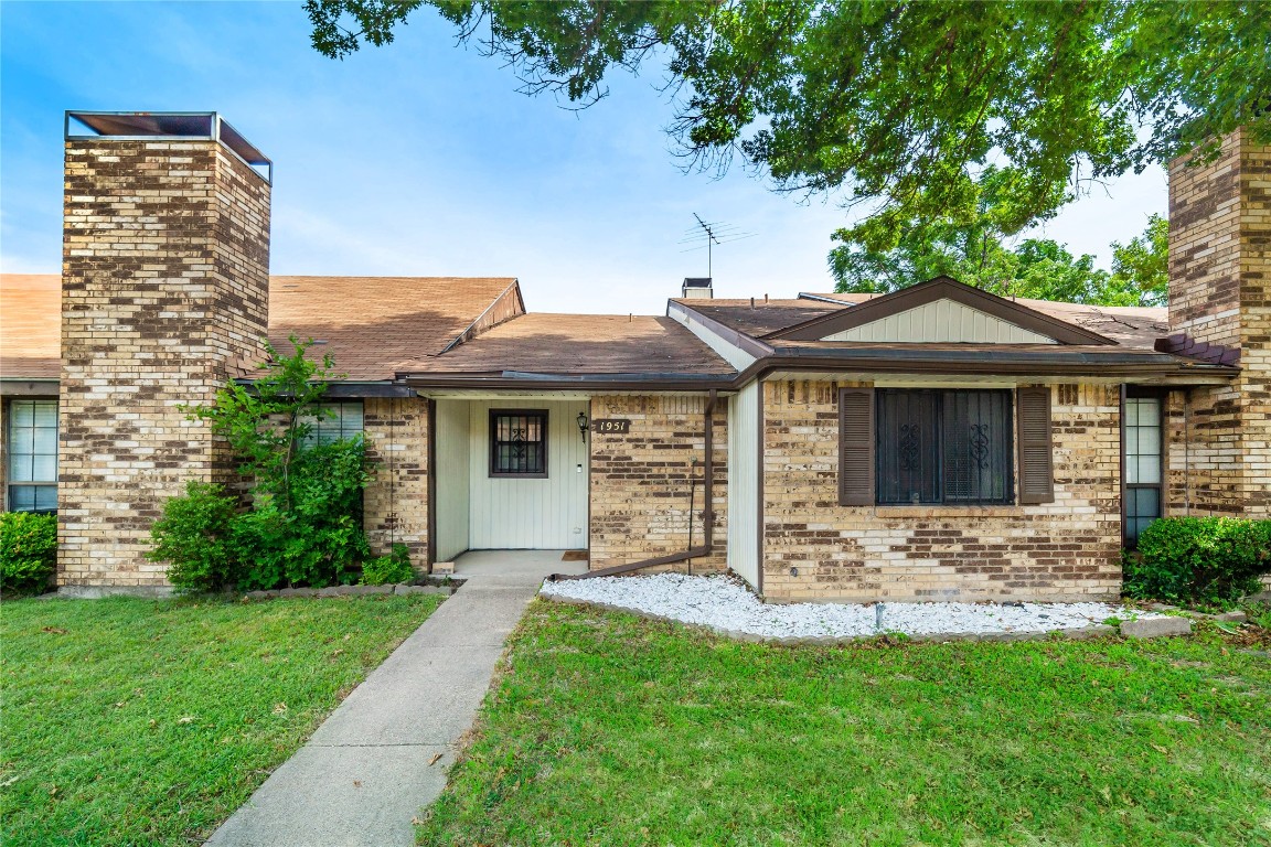 1951 Abshire Lane Dallas TX 75228