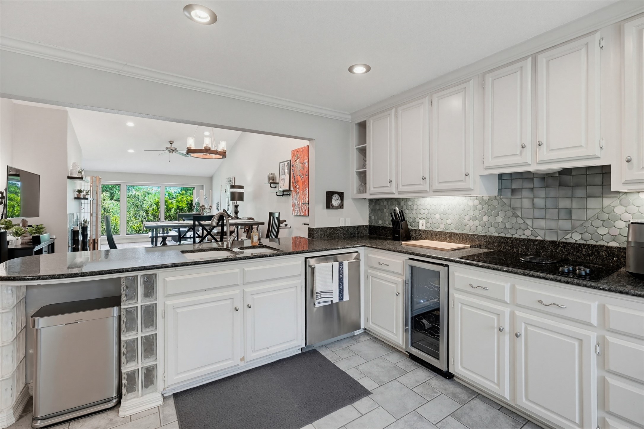 5084 Westgrove Drive Dallas TX 75248
