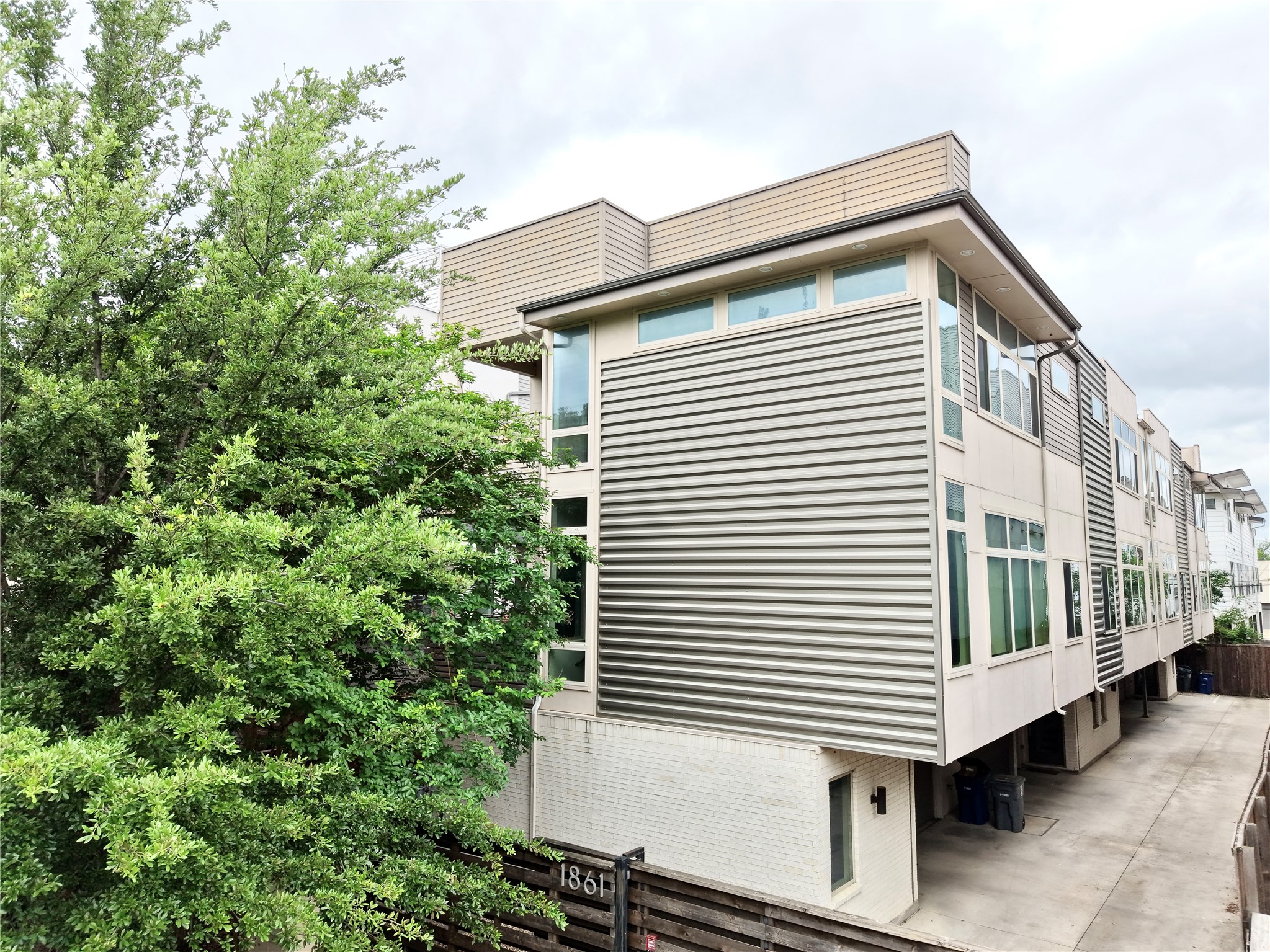 1861 Summit Avenue Dallas TX 75206