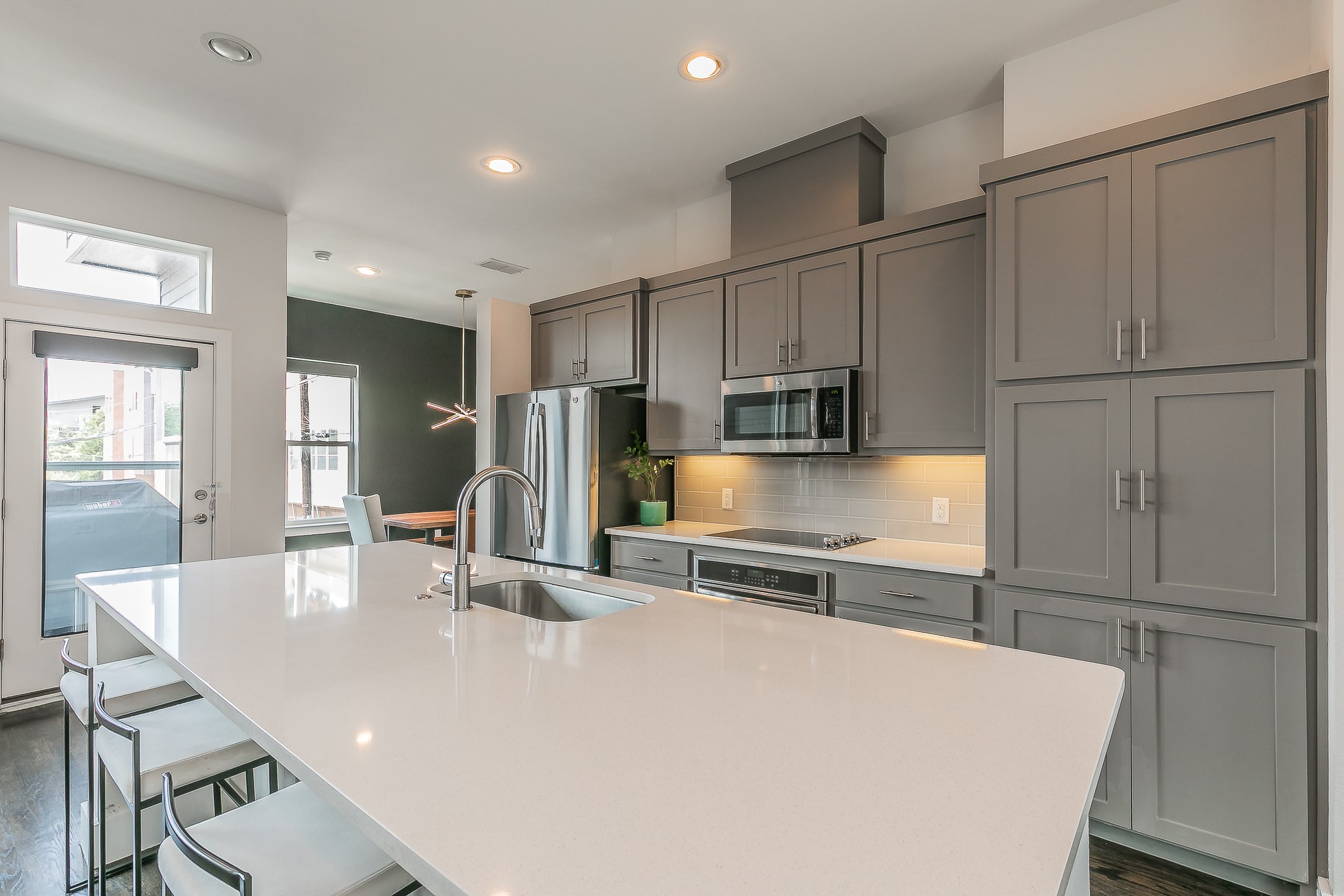 2441 Thatcher Drive Dallas TX 75206