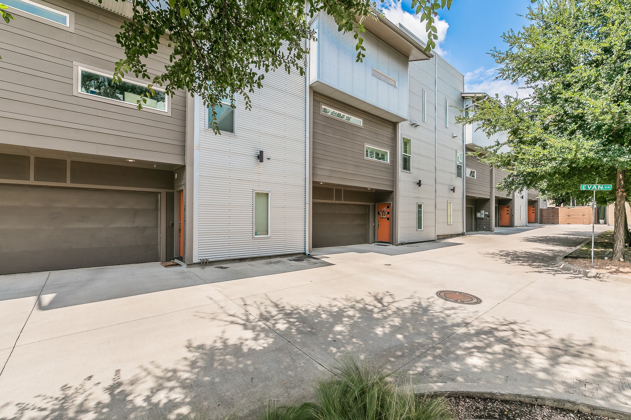 2441 Thatcher Drive Dallas TX 75206