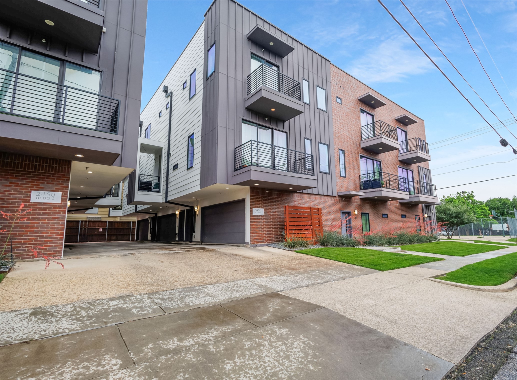 2450 N Garrett Avenue Dallas TX 75206