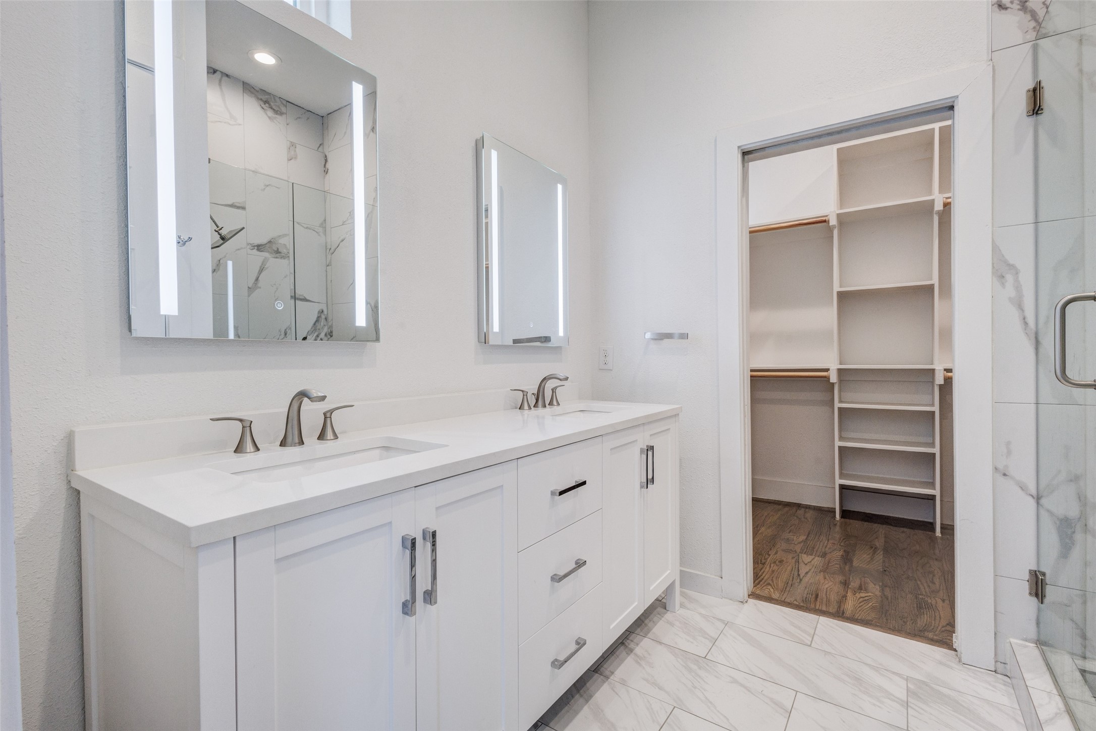 2450 N Garrett Avenue Dallas TX 75206