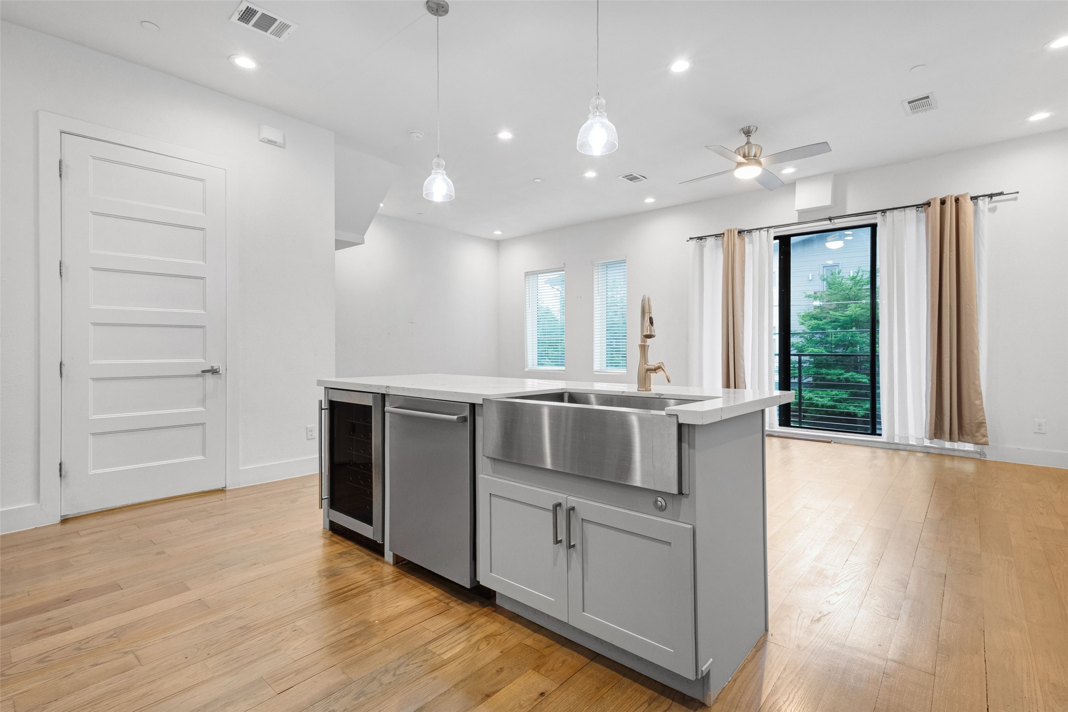 2450 N Garrett Avenue Dallas TX 75206