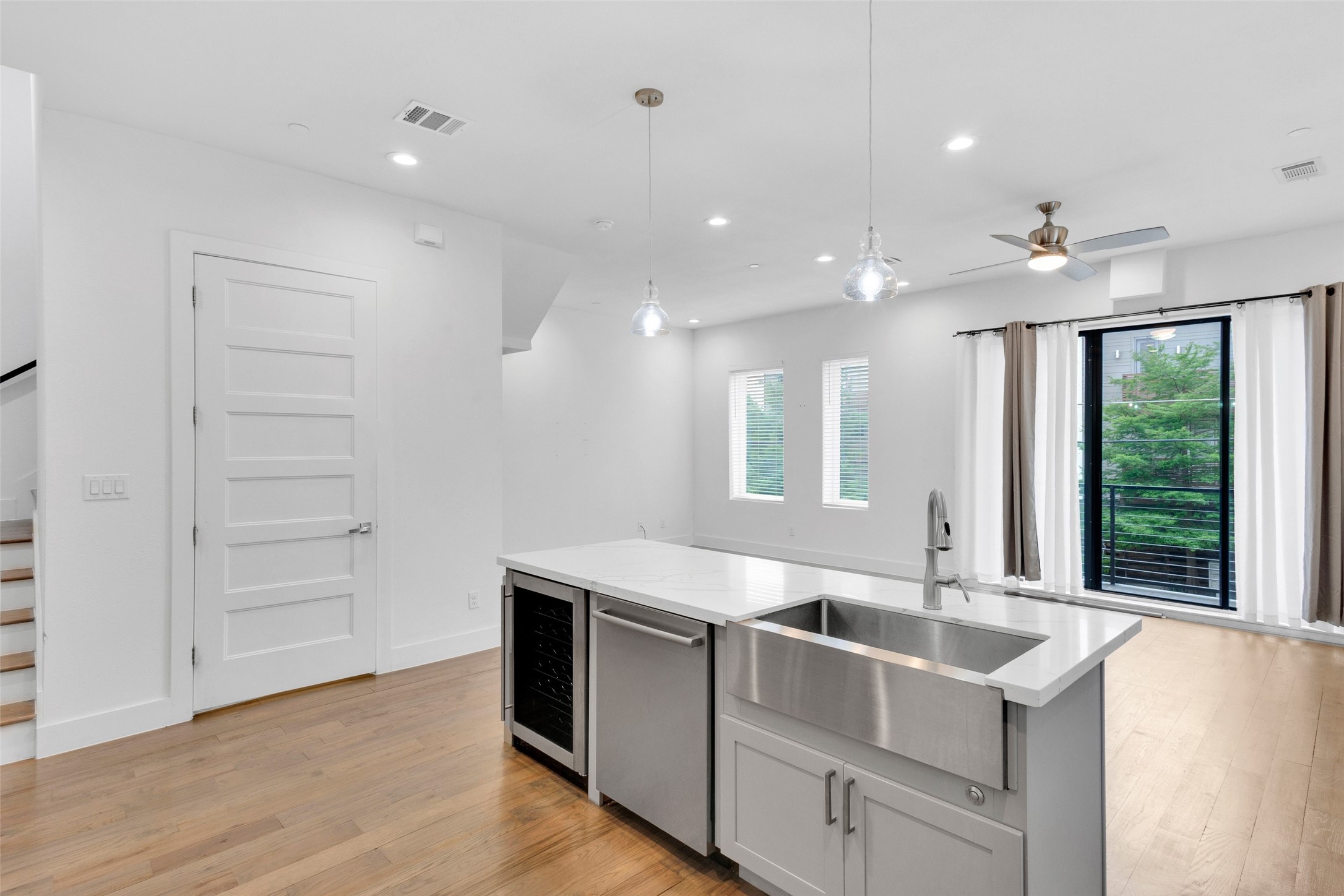 2450 N Garrett Avenue Dallas TX 75206
