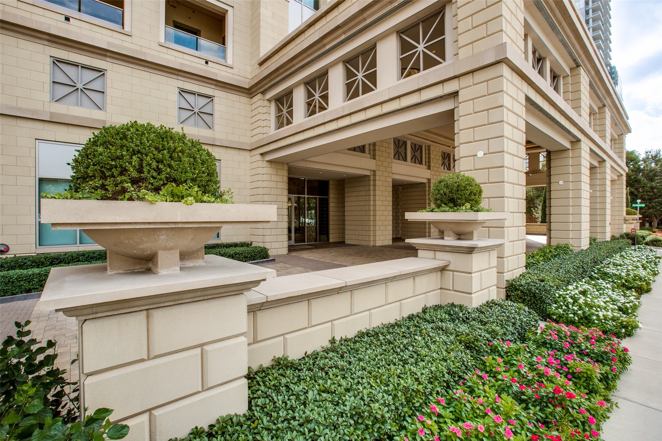 2300 Wolf Street Dallas TX 75201