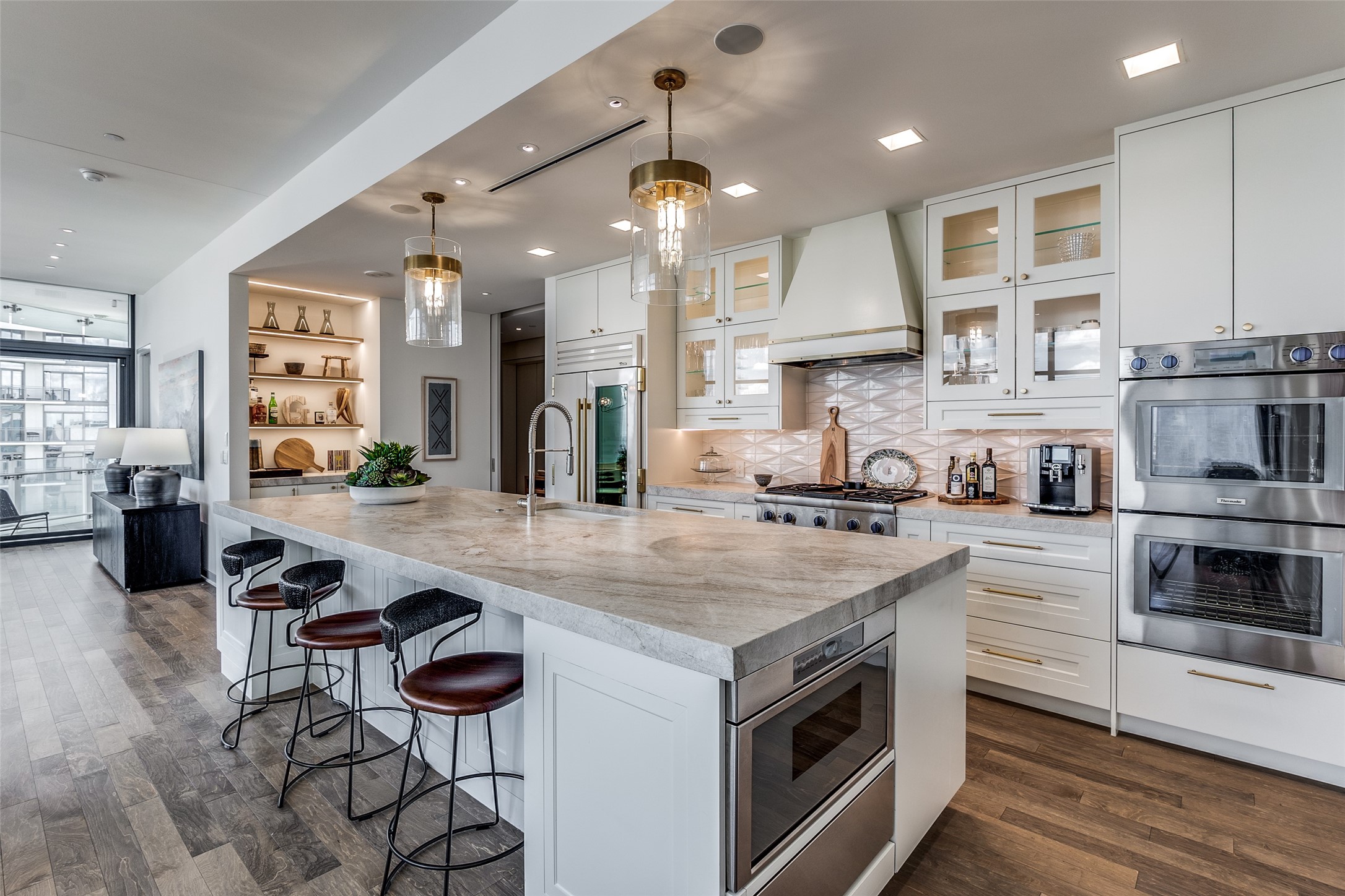 Dallas TX, 1918 Olive Street, Unit 2002