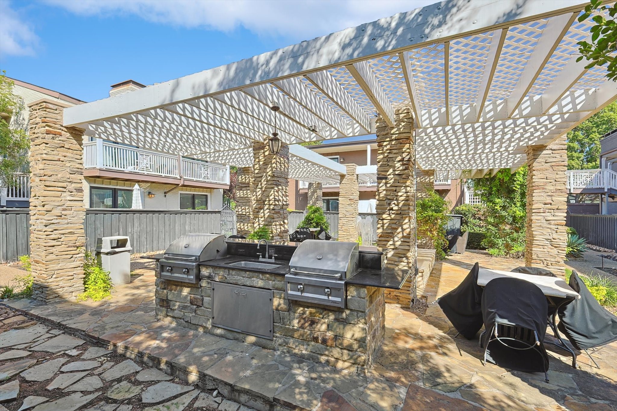 5916 Sandhurst Lane Dallas TX 75206