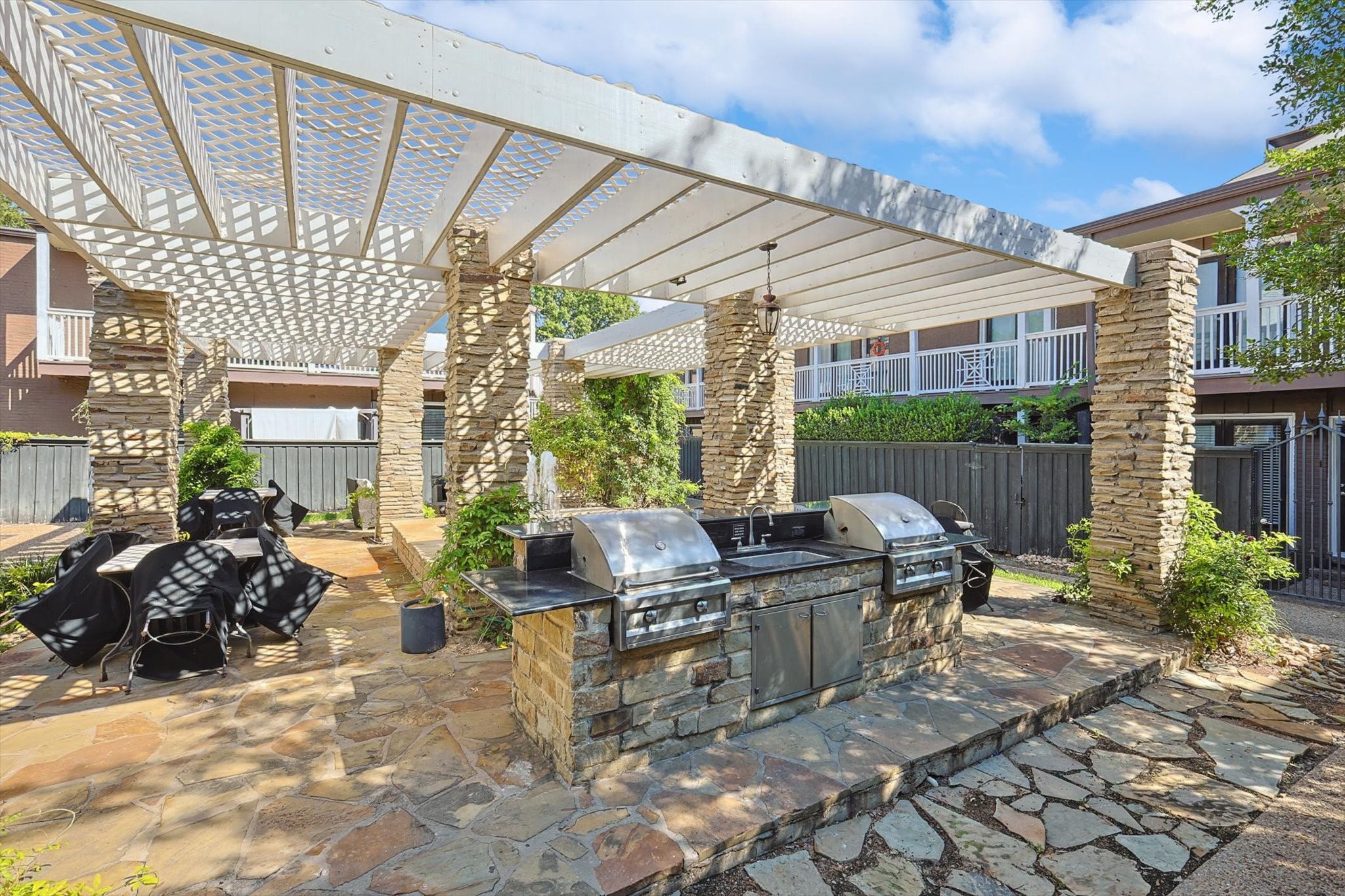 5916 Sandhurst Lane Dallas TX 75206