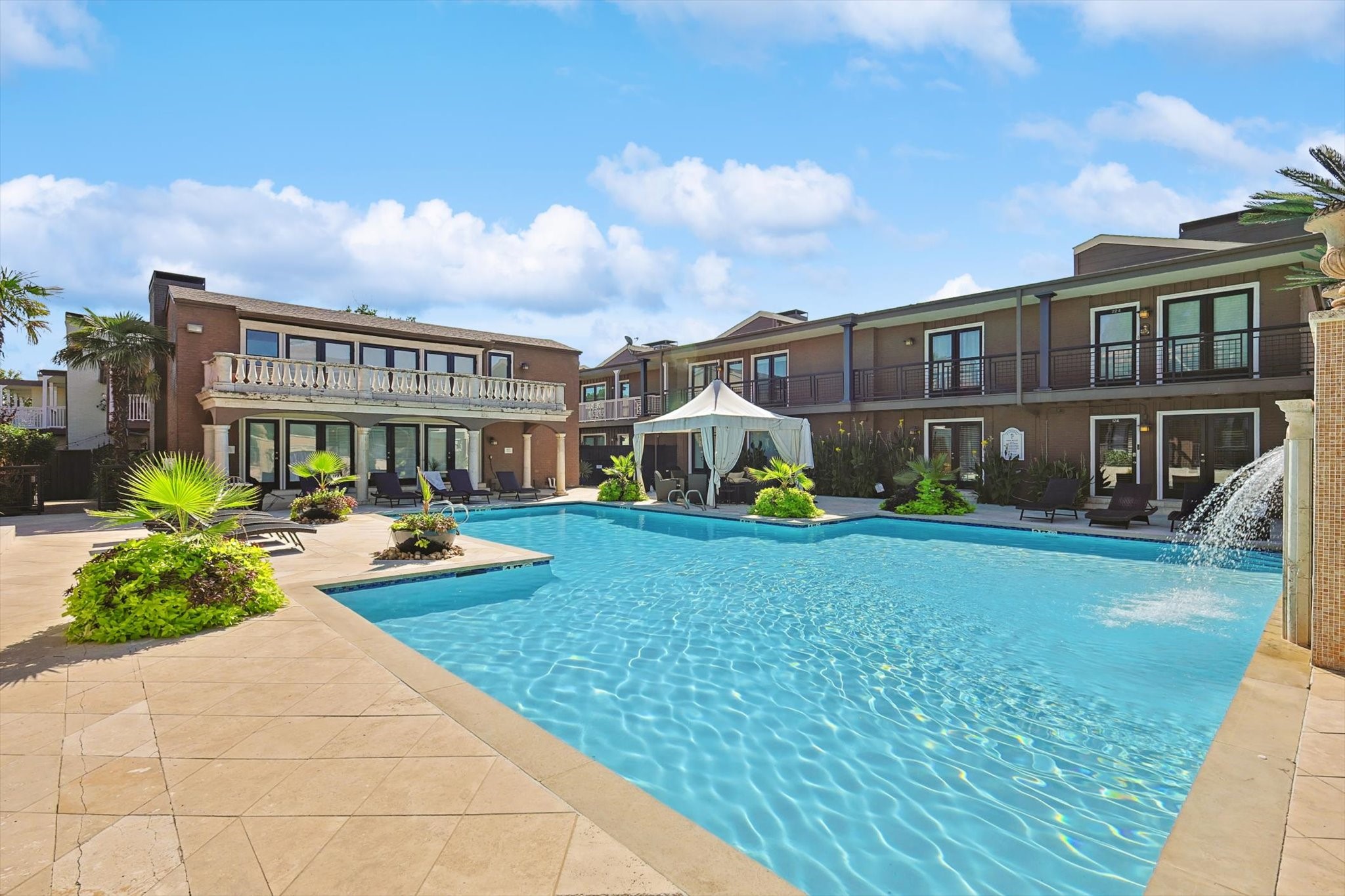 5916 Sandhurst Lane Dallas TX 75206