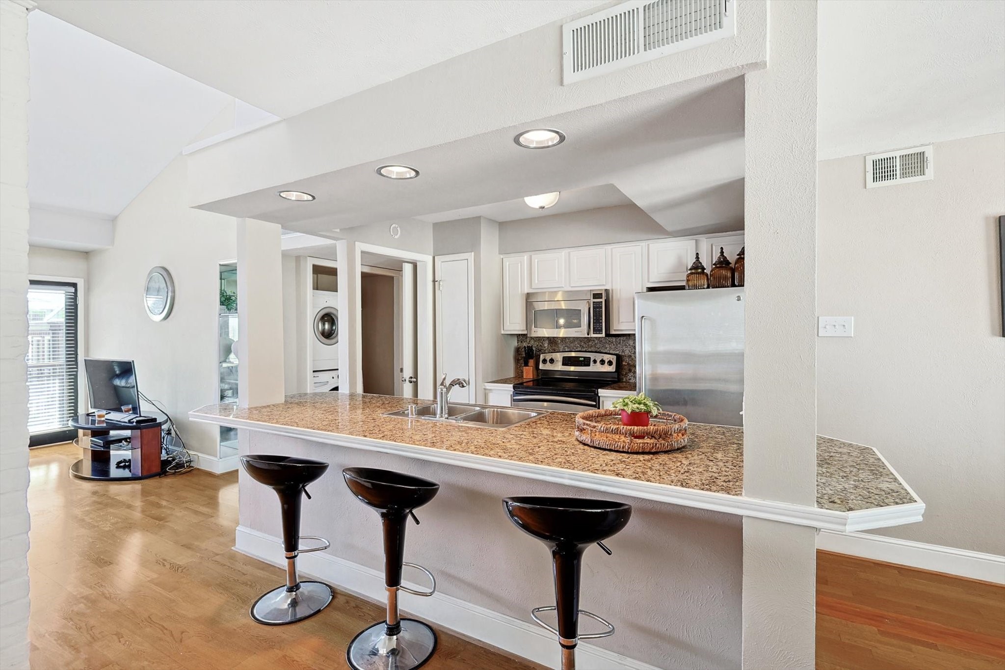 5916 Sandhurst Lane Dallas TX 75206