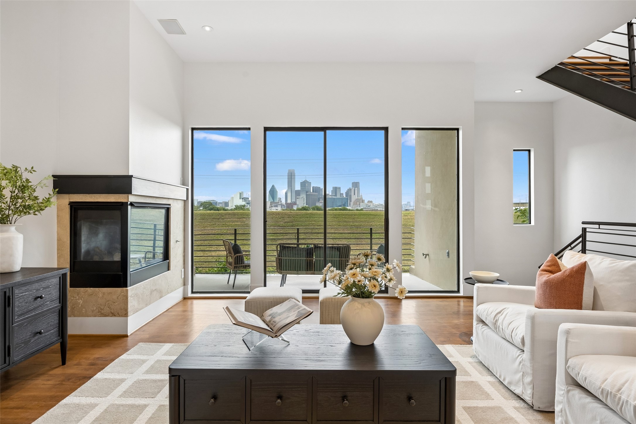 433 Trinity River Circle Dallas TX 75203