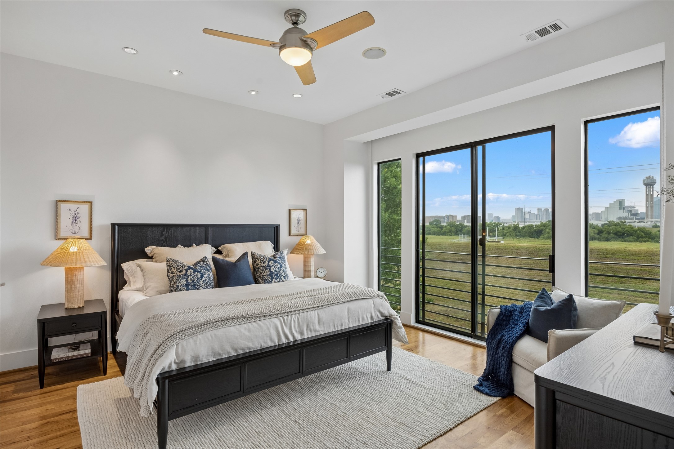 433 Trinity River Circle Dallas TX 75203