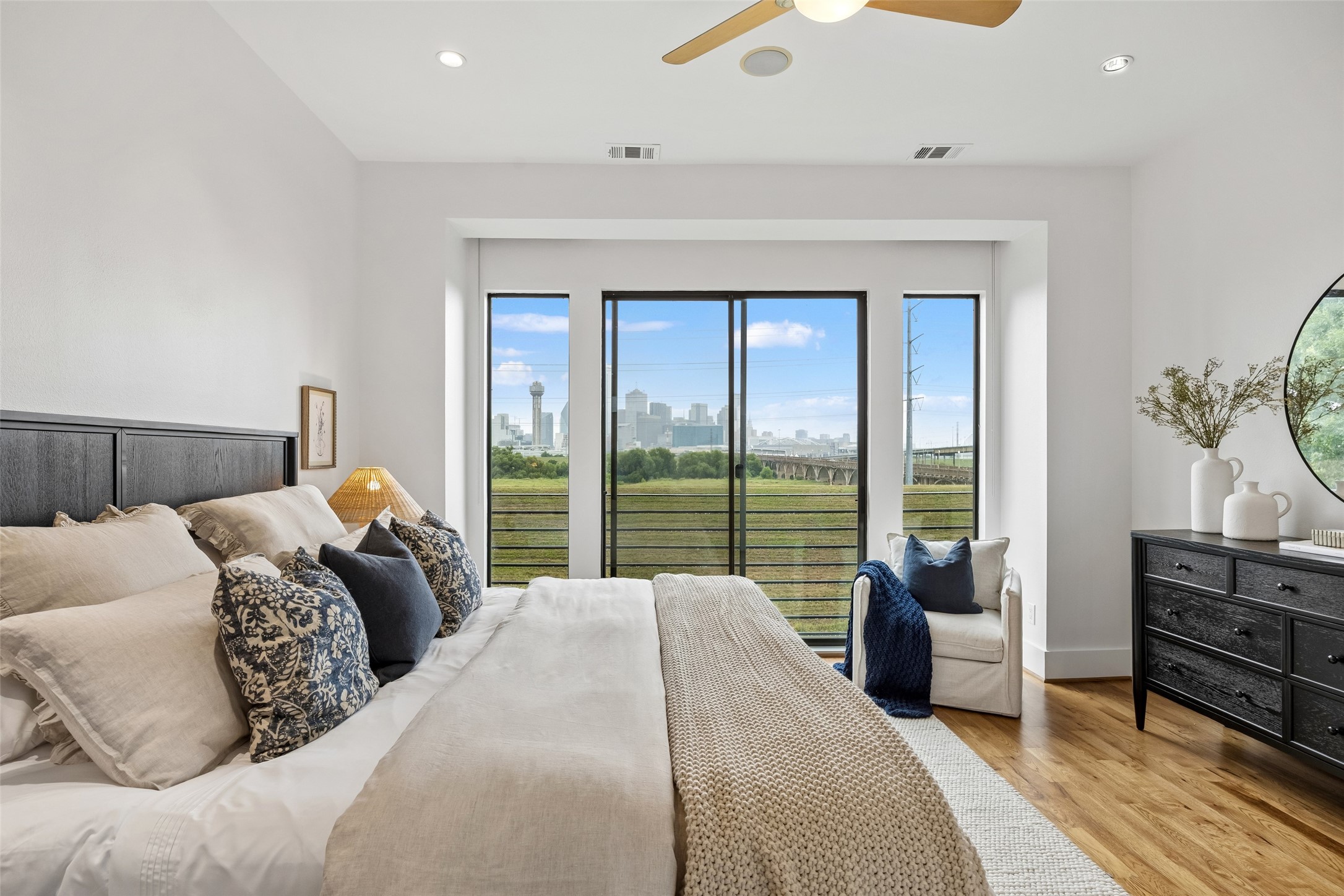 433 Trinity River Circle Dallas TX 75203