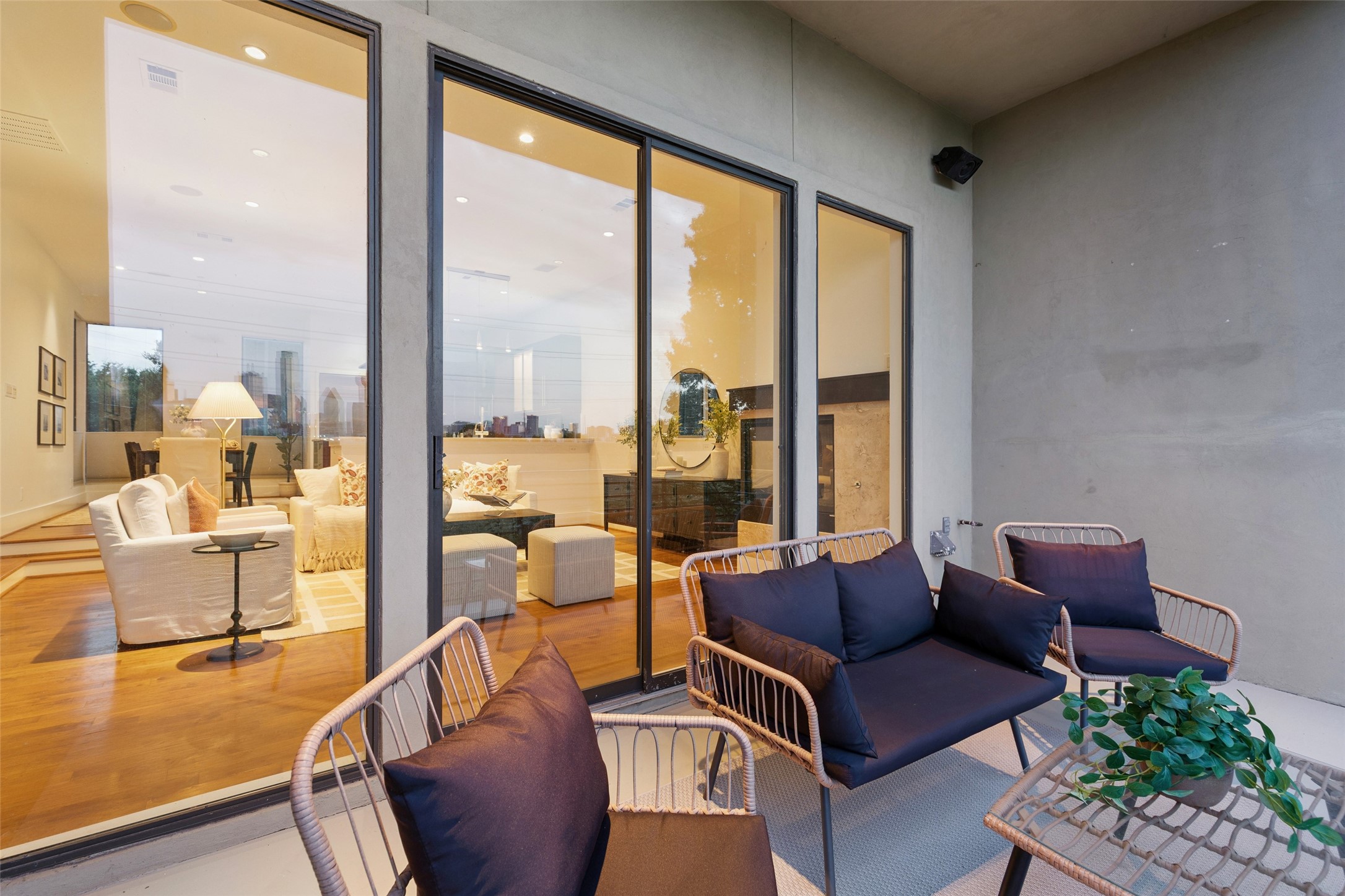 433 Trinity River Circle Dallas TX 75203