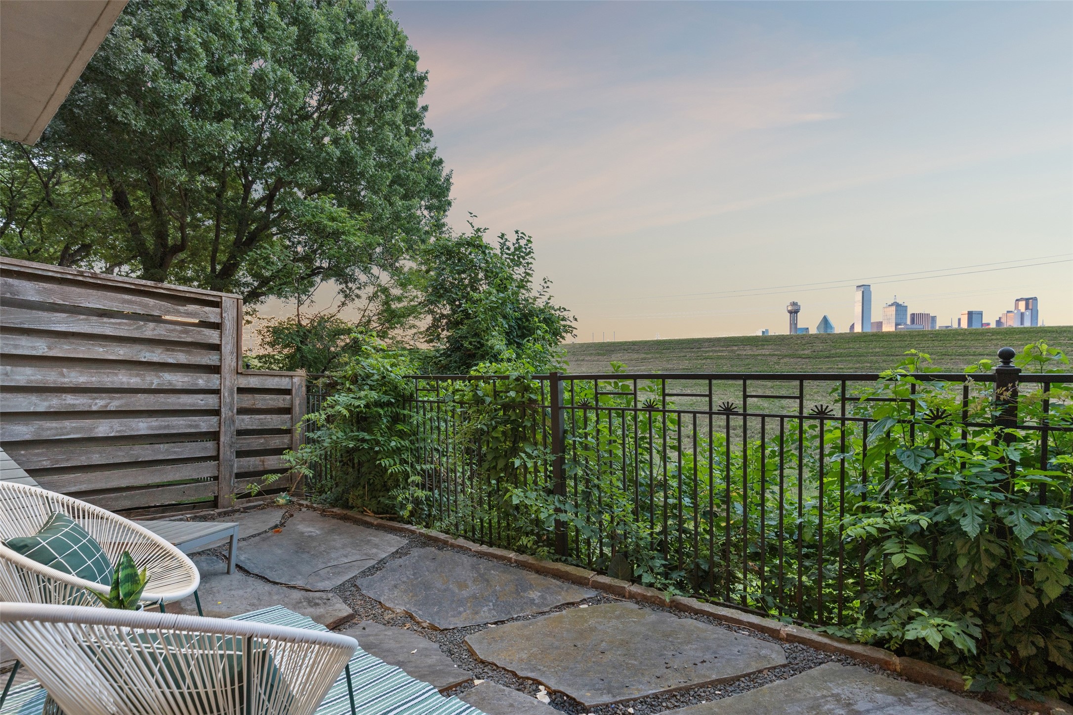 433 Trinity River Circle Dallas TX 75203