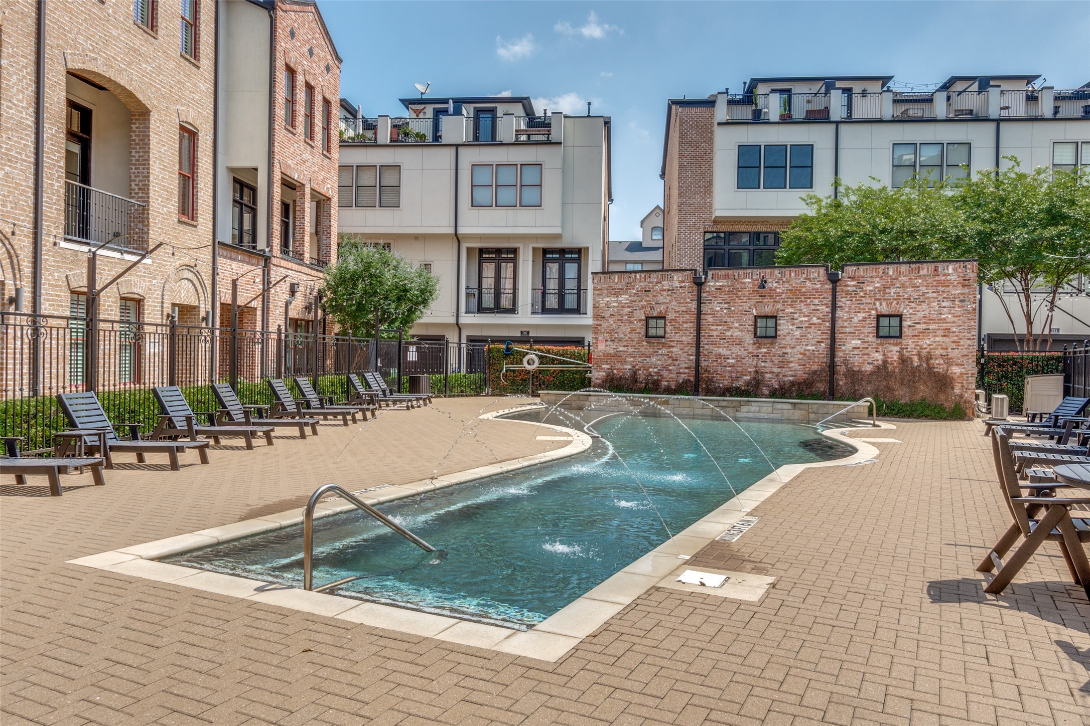 2140 Helsminster Drive Dallas TX 75201
