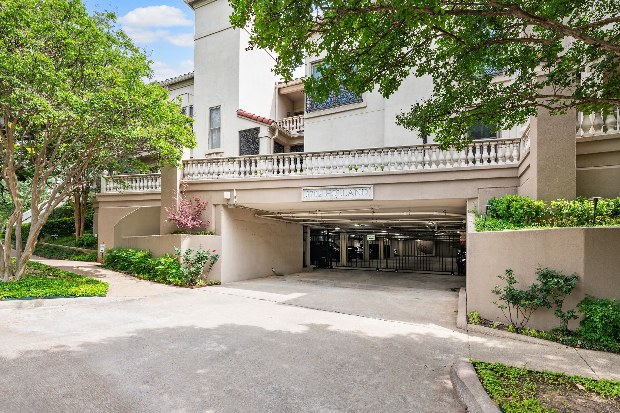 3702 Holland Avenue Dallas TX 75219