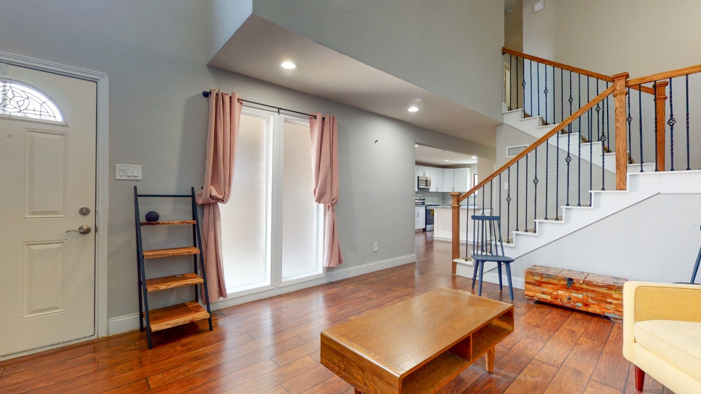 207 E Harwood Road Euless TX 76039