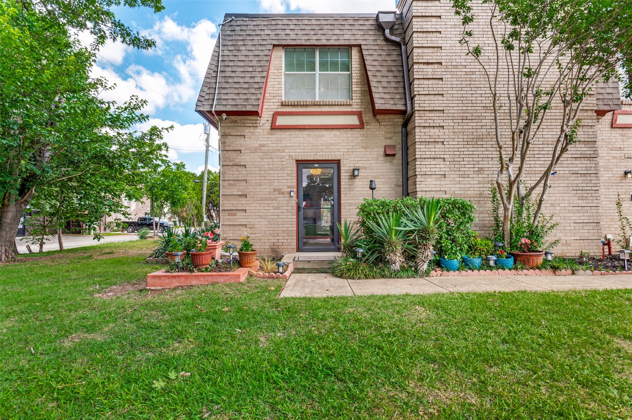 1813 E Grauwyler Road E Irving TX 75061