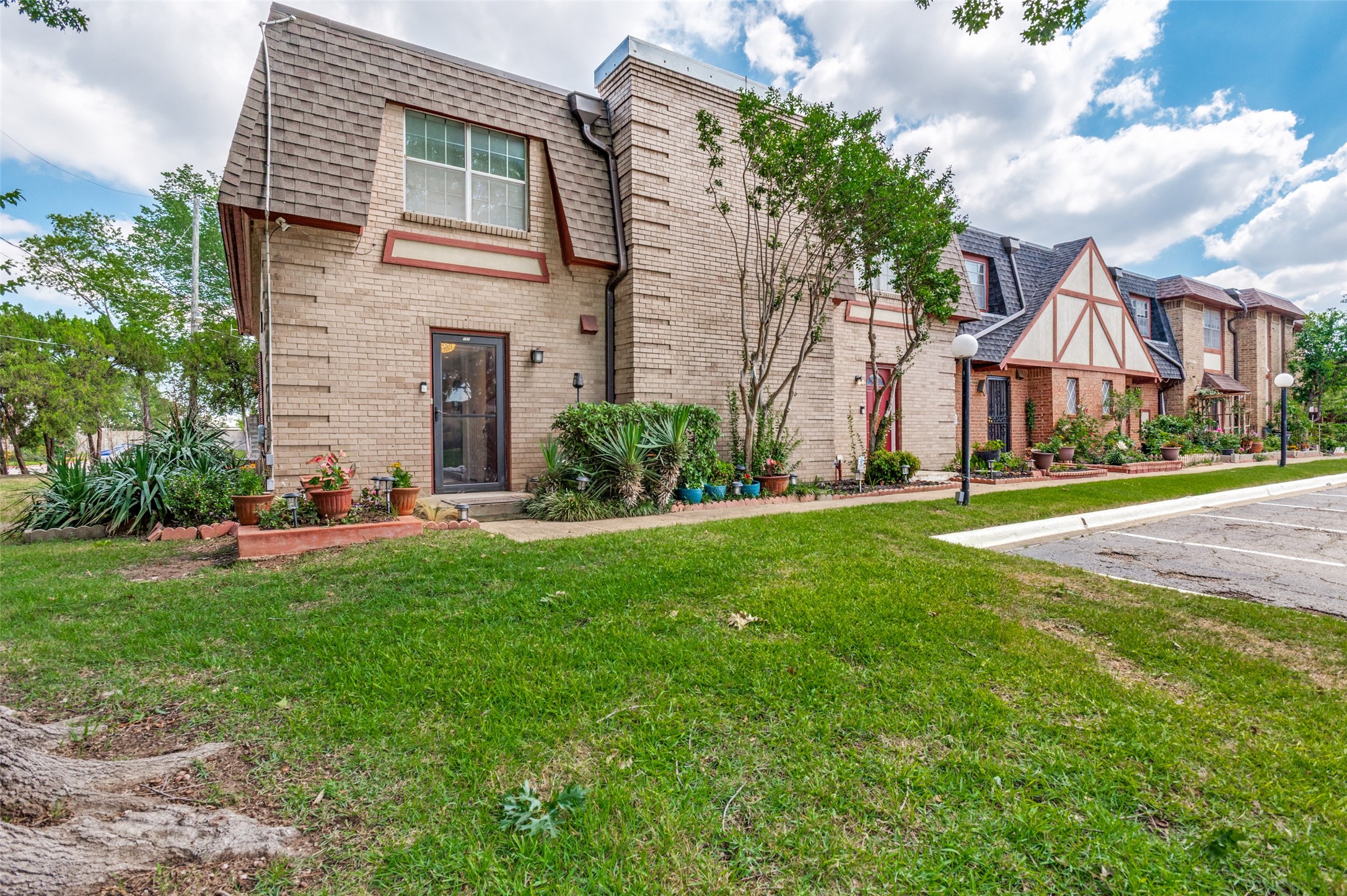 1813 E Grauwyler Road E Irving TX 75061