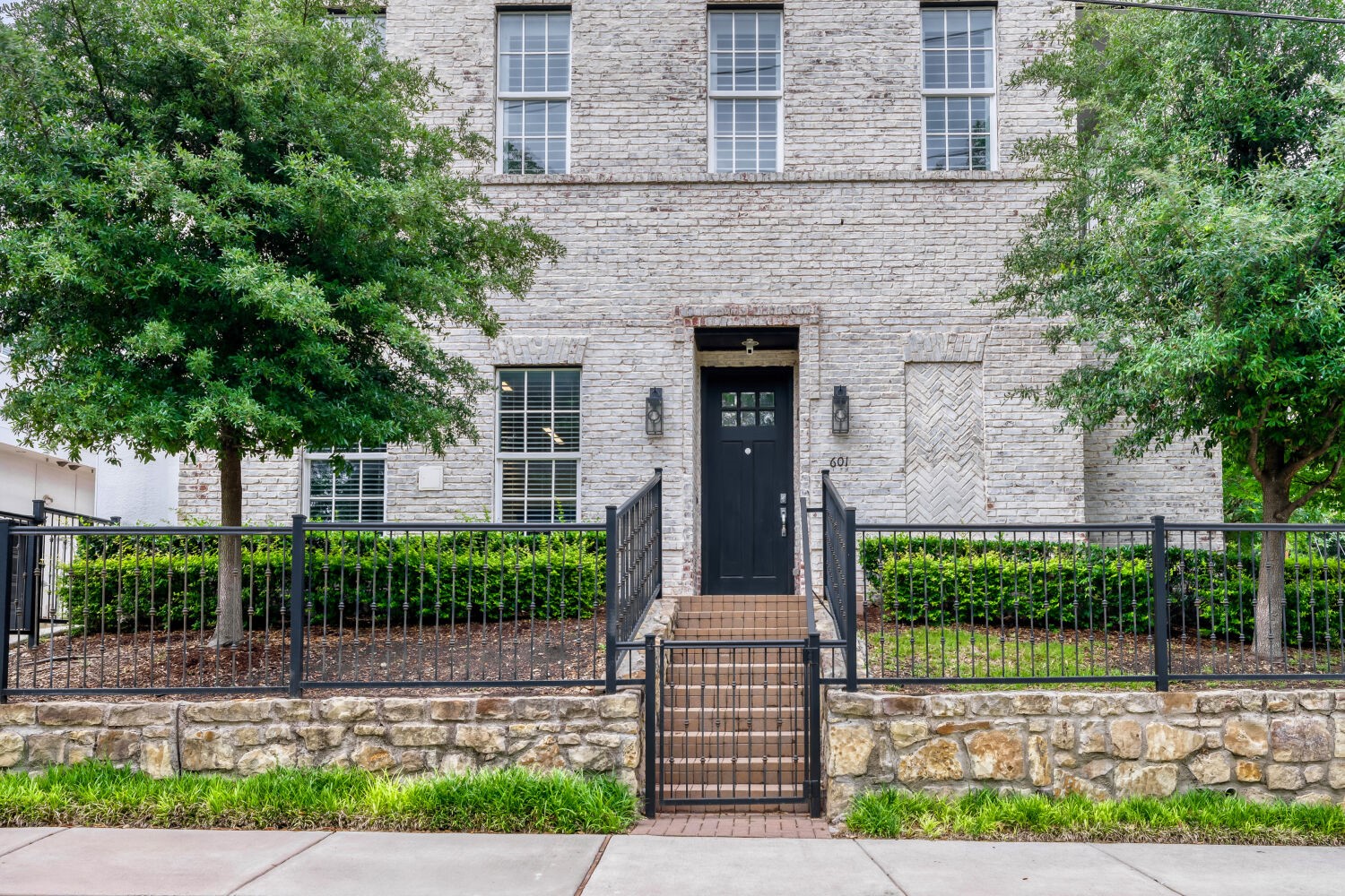7333 Valley View Lane Dallas TX 75240