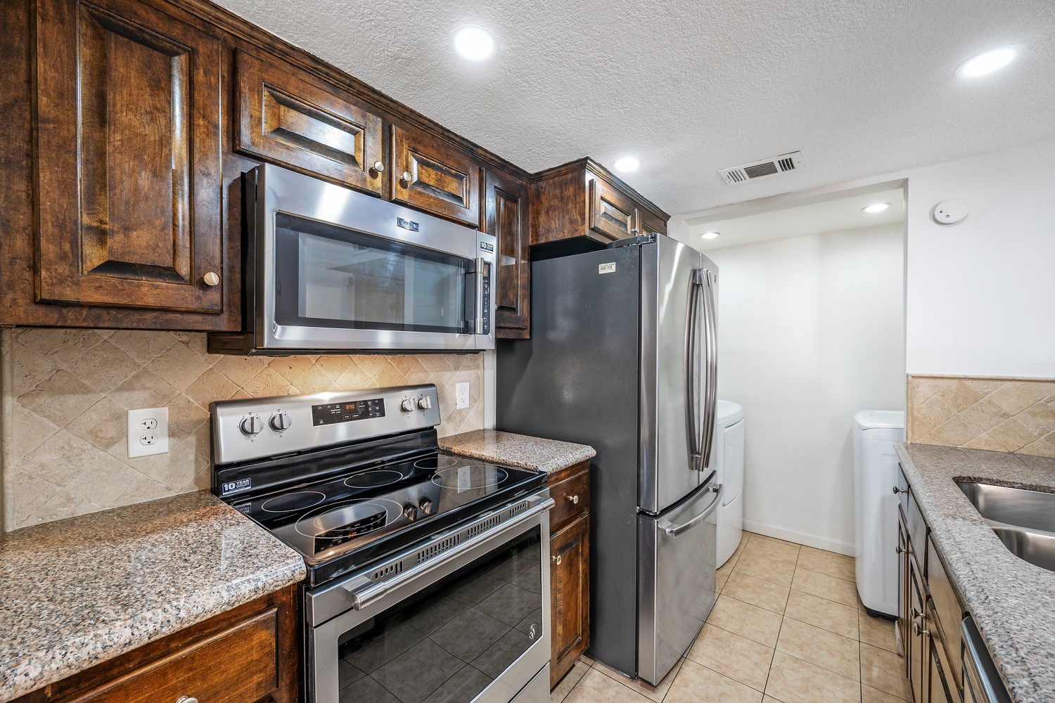 1837 Amber Lane Carrollton TX 75007