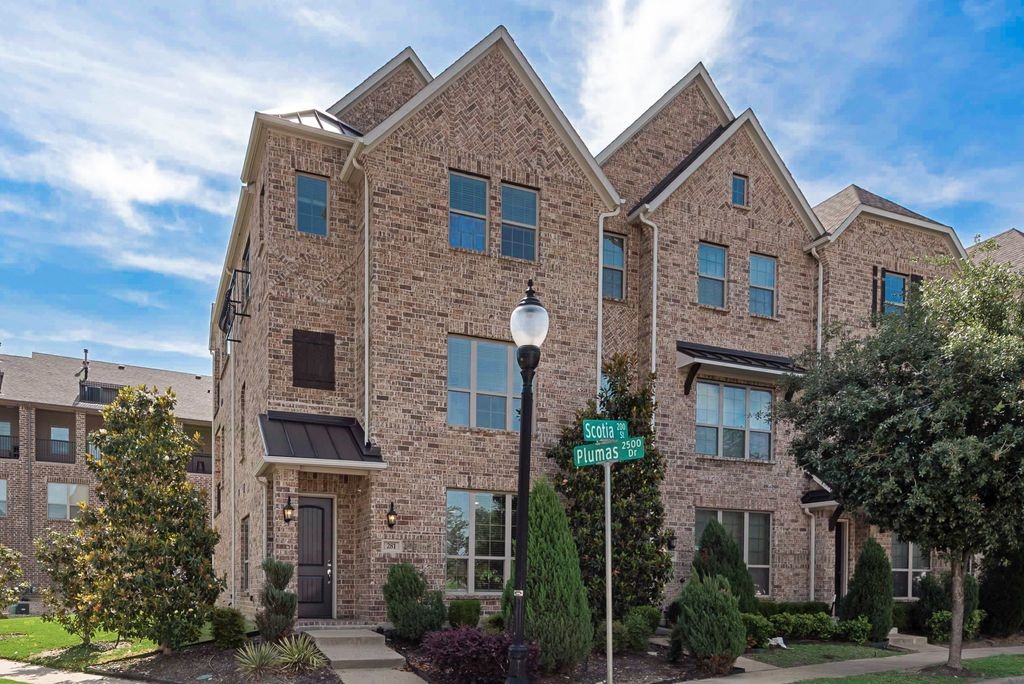 281 Scotia Street Lewisville TX 75056