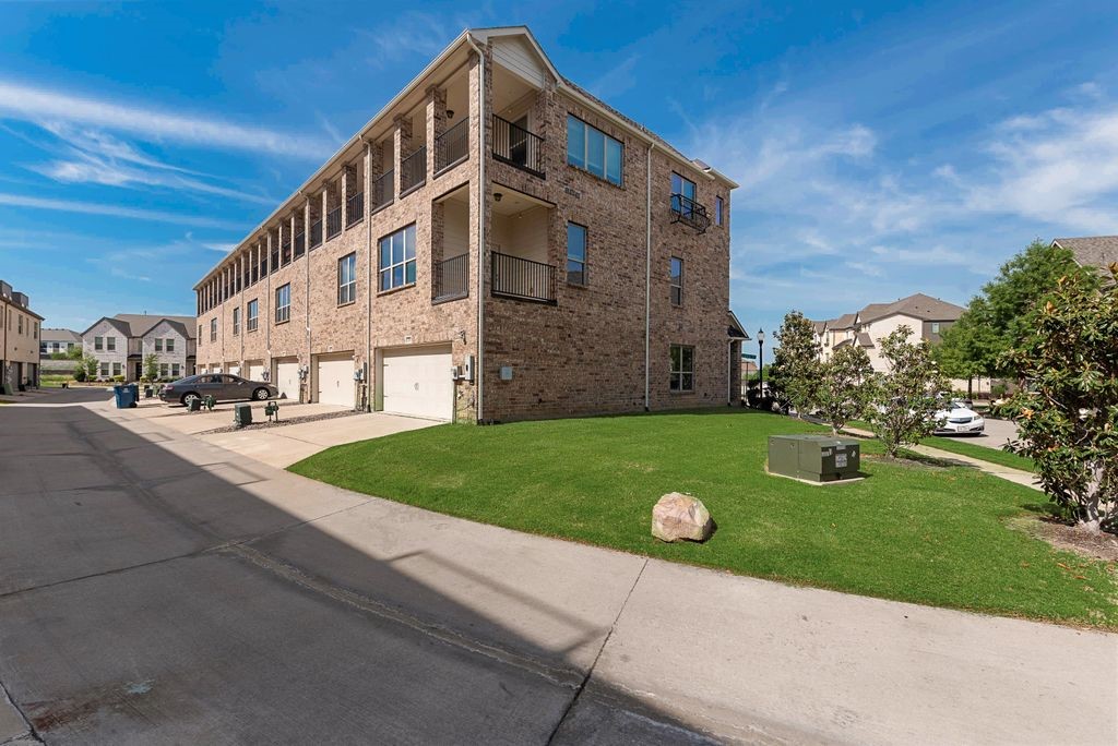 281 Scotia Street Lewisville TX 75056