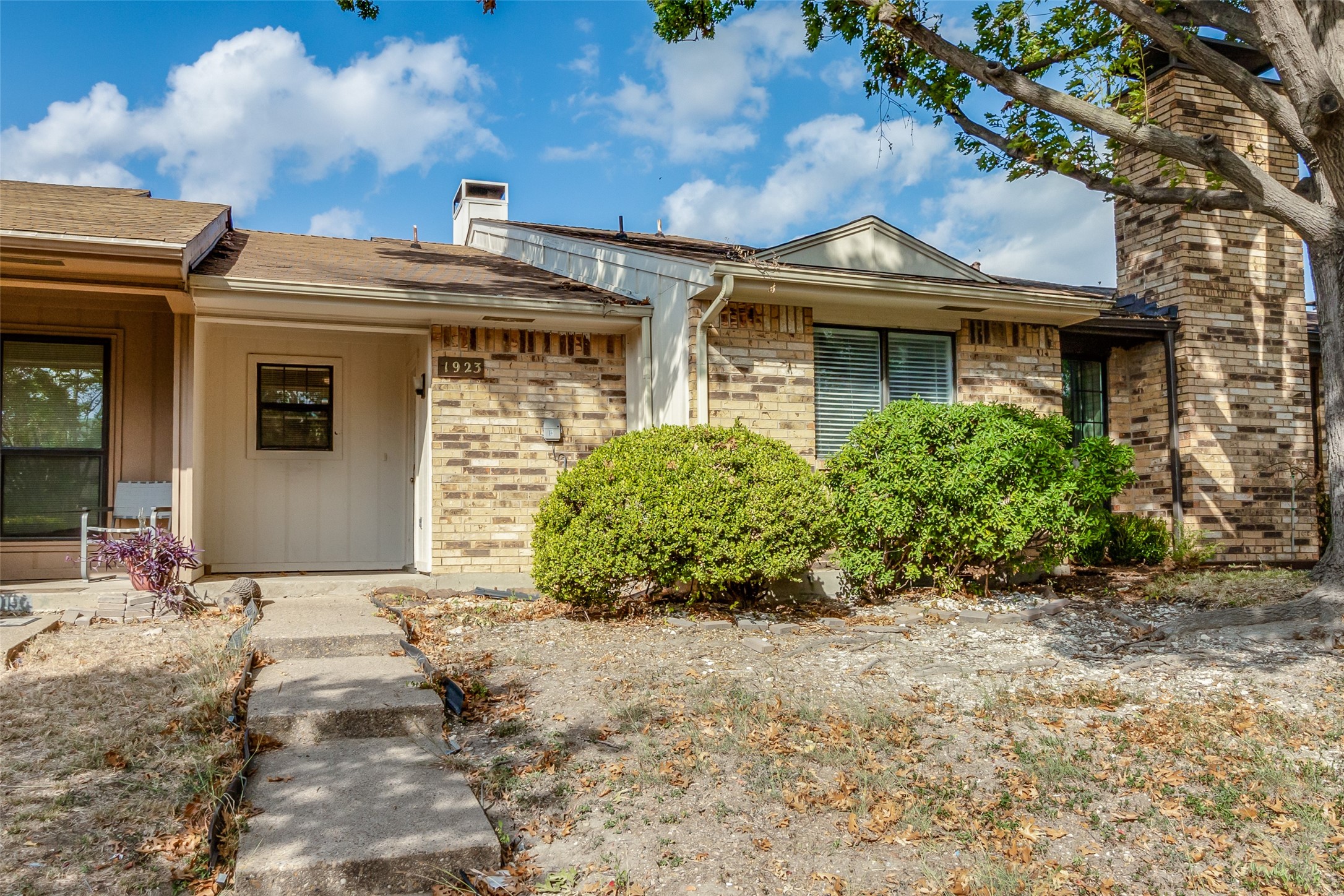 1923 Abshire Lane Dallas TX 75228